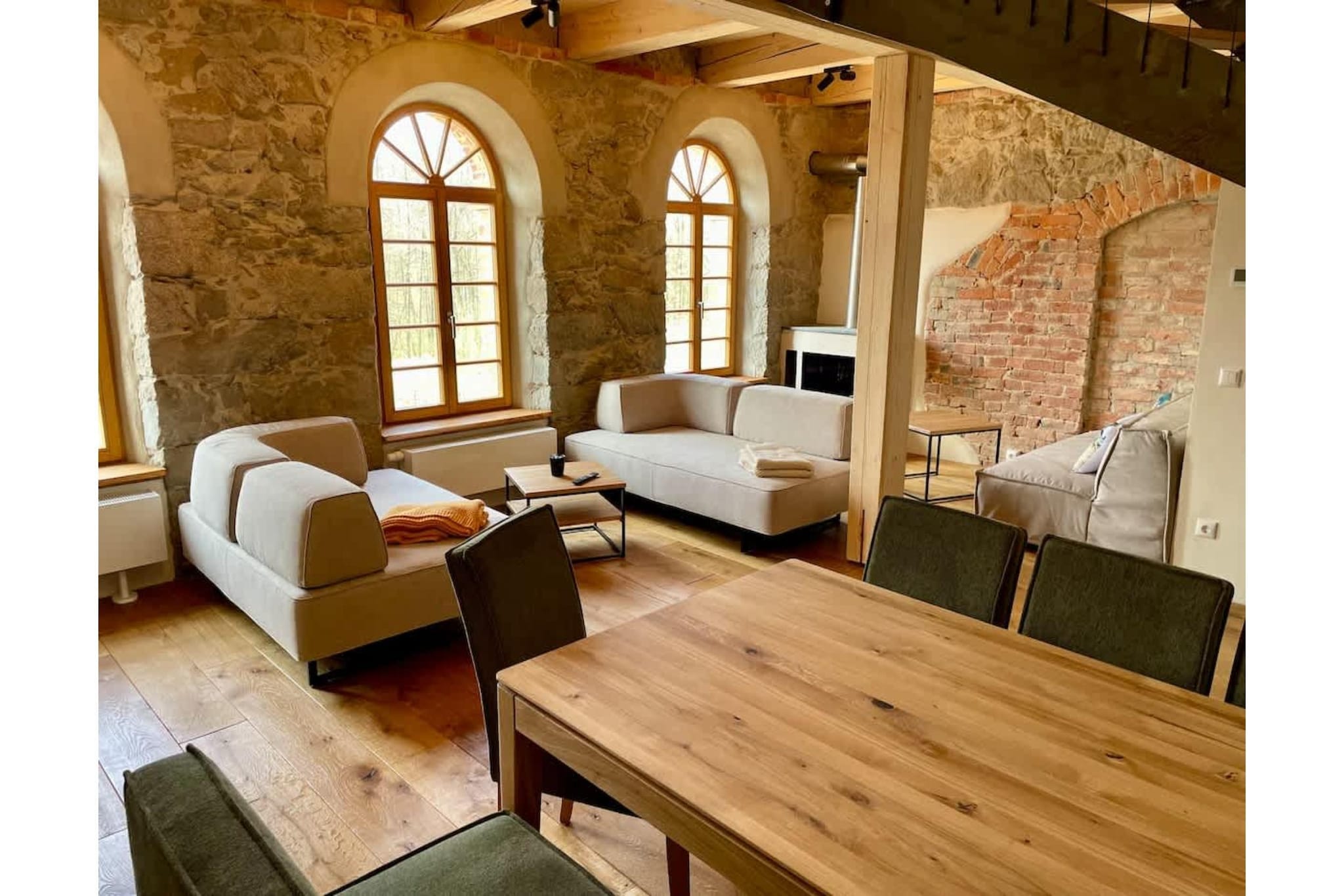 Galeriewohnung mit 7 m Raumhöhe, Whirlwanne & Kamin - Best Price!