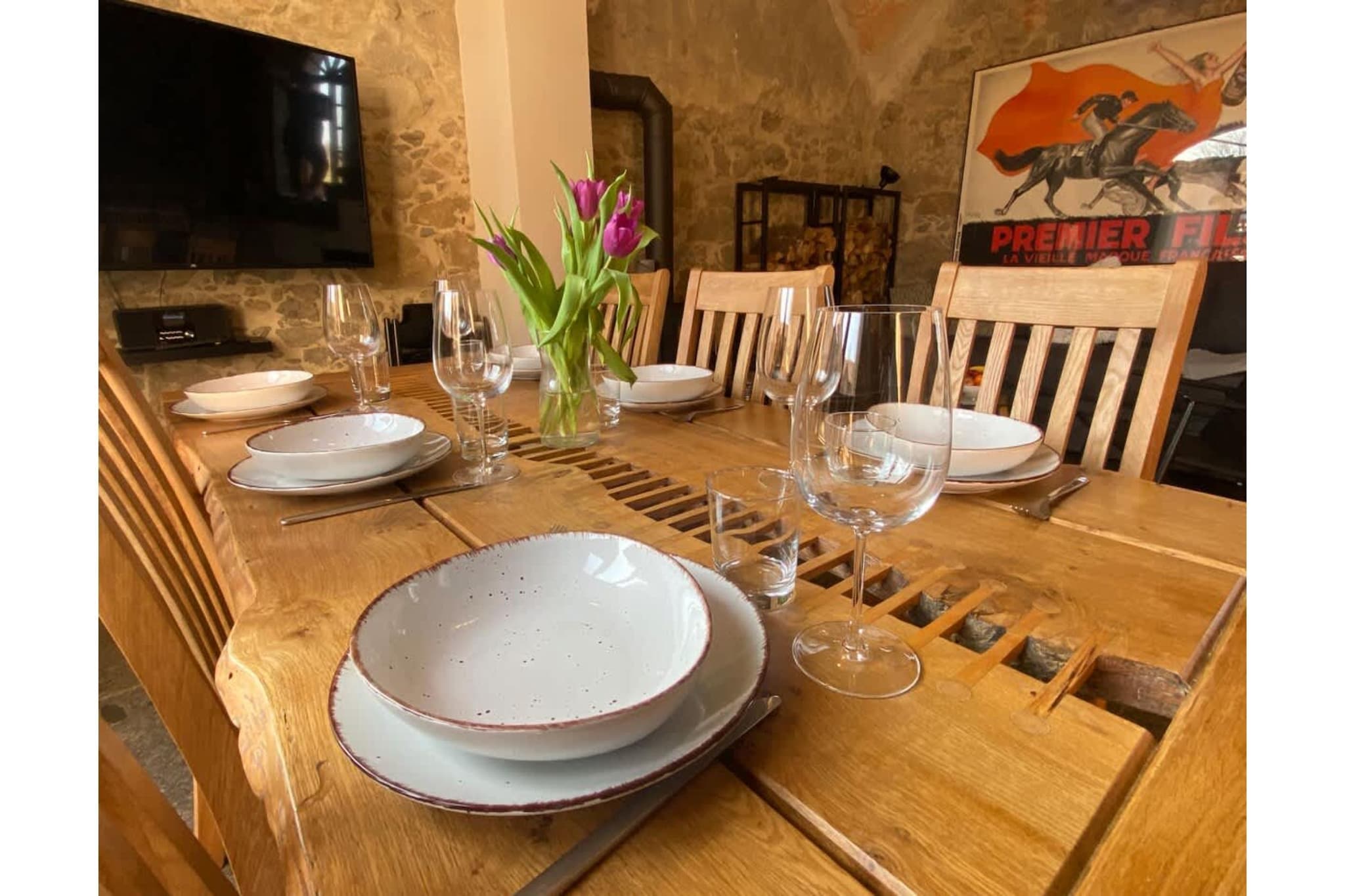 Safe, Living room(double sofa bed, TV, fireplace, seating area), Kitchen(dining table, hob, electric kettle, toaster, coffee machine, oven, microwave, dishwasher, fridge-freezer), bedroom(double bed), bedroom(bunk bed), bedroom(double bed), bedroom(bunk bed), bathroom(shower, washbasin, toilet), bathroom(shower, washbasin, toilet), sauna(shared with other guests, paid), First Aid, Indoor play area, tumble dryer(shared with other guests, paid), washing machine(shared with other guests, paid), balcony or terrace, heating, table tennis table, high chair, iron, plancha grill, Charging post for electric cars, Baking sheet, Carbon monoxide detector, Cleaning Disinfection, Cleaning products, Extra pillows and blankets, Long term stays allowed, Room-darkening shades, Rural, Shower chair, Village, Washer in common space, Wine glasses