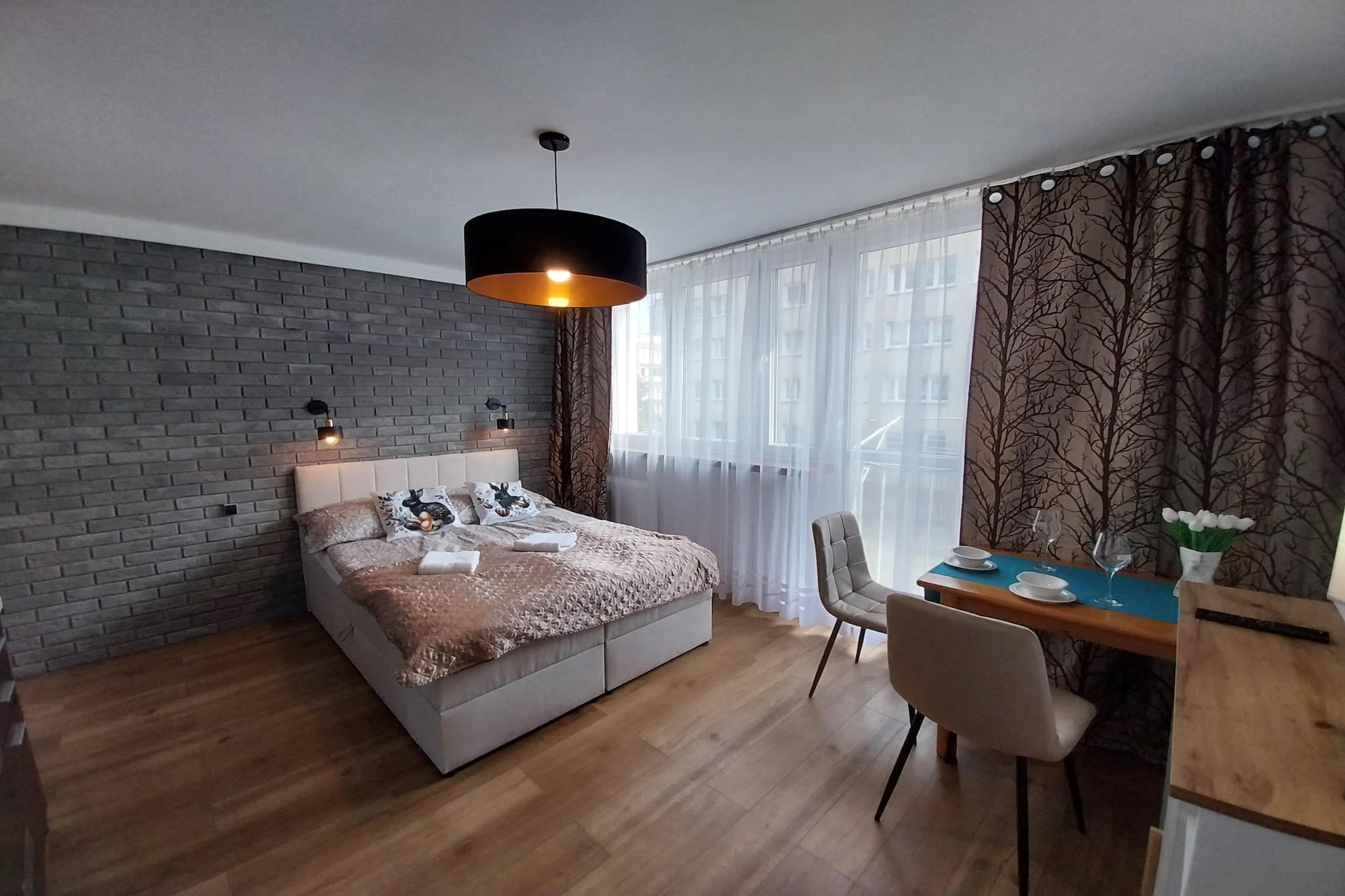 This holiday apartment for 2 people in Świnoujście is situated in an excellent location in the city center.

The apartment features a single bed, a table with two chairs, and a wardrobe. The kitchenette, equipped with standard appliances, allows you to prepare delicious meals. The apartment includes a refrigerator, dishwasher, oven, and bathroom with shower. Amenities also include a washing machine and a flat-screen TV with satellite channels and a smart TV.

Towels and bed linen are provided in the apartment, as well as free Wi-Fi.

The area offers interesting sites such as the Piastowski Canal, the Port, and the Corso Shopping Center. The nearest beach is 1600 meters away.

The city center is ideally located for restaurants and tourist attractions. The port, approximately 500 meters from the apartment, offers water attractions. A 16-minute walk takes you to the beach, which is accessed by two promenades: one tourist promenade and the other historical promenade. A footbridge on the beach allows for a walk across the dunes to the neighboring Alhbek.