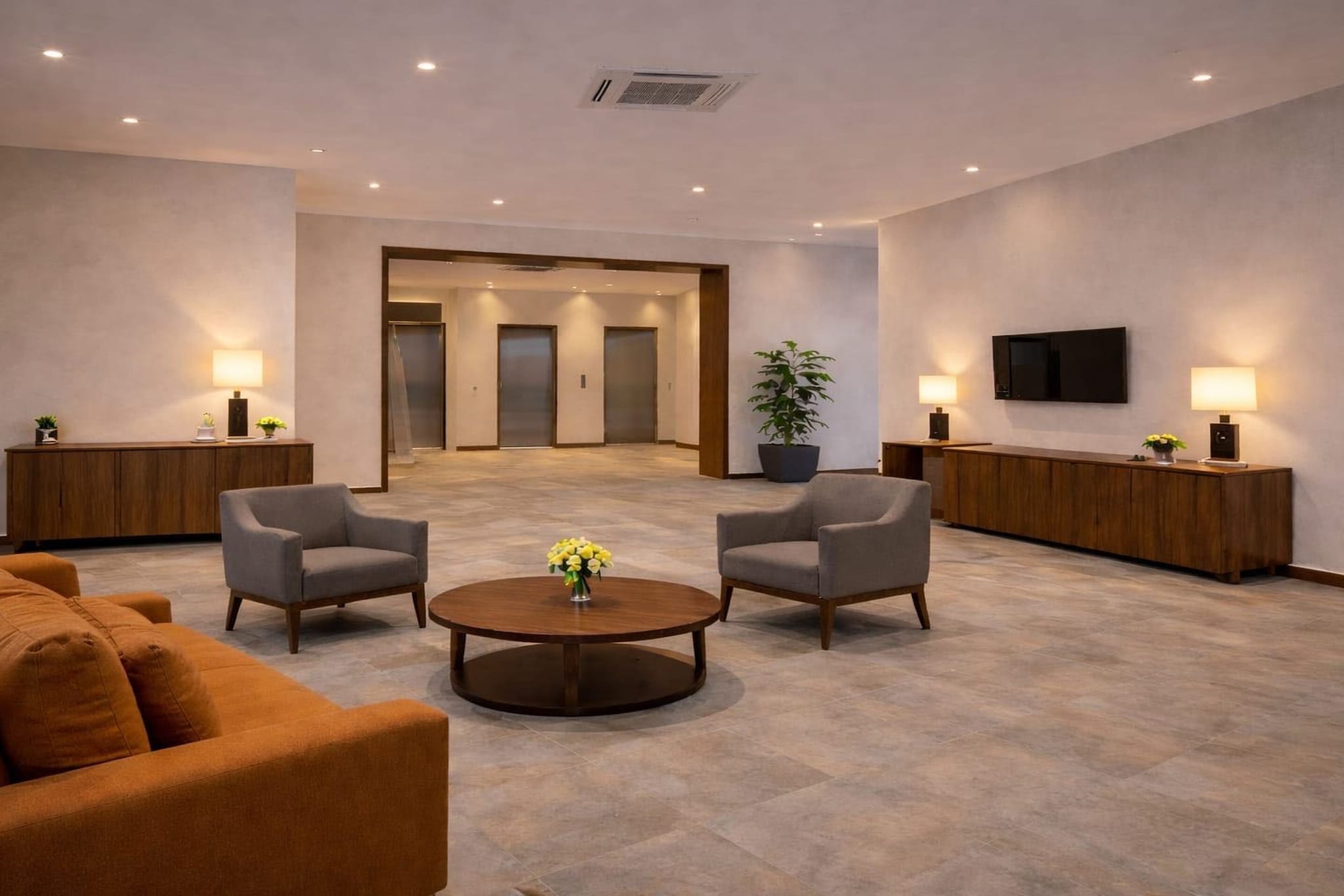 Ground floor: (bedroom(double bed, TV, seating area, air conditioning, telephone, Floor mattress), bathroom(bathtub or shower, shower, washbasin, toilet, Towels incl., shampoo, body soap, hot water))