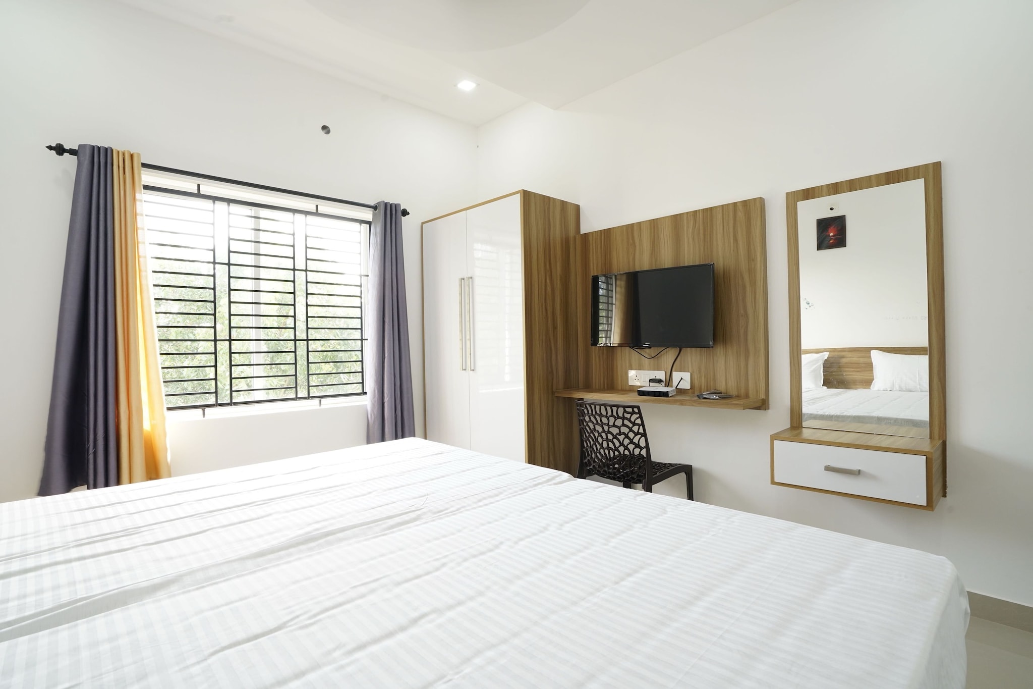 Unmarried couples are warmly welcome at this property.
Guests with local ID proof are warmly welcome.
Complimentary early check-in – Subject to availability. 
Check-in is only available to guests aged 18 and above. Please provide a government-issued ID to confirm your age.