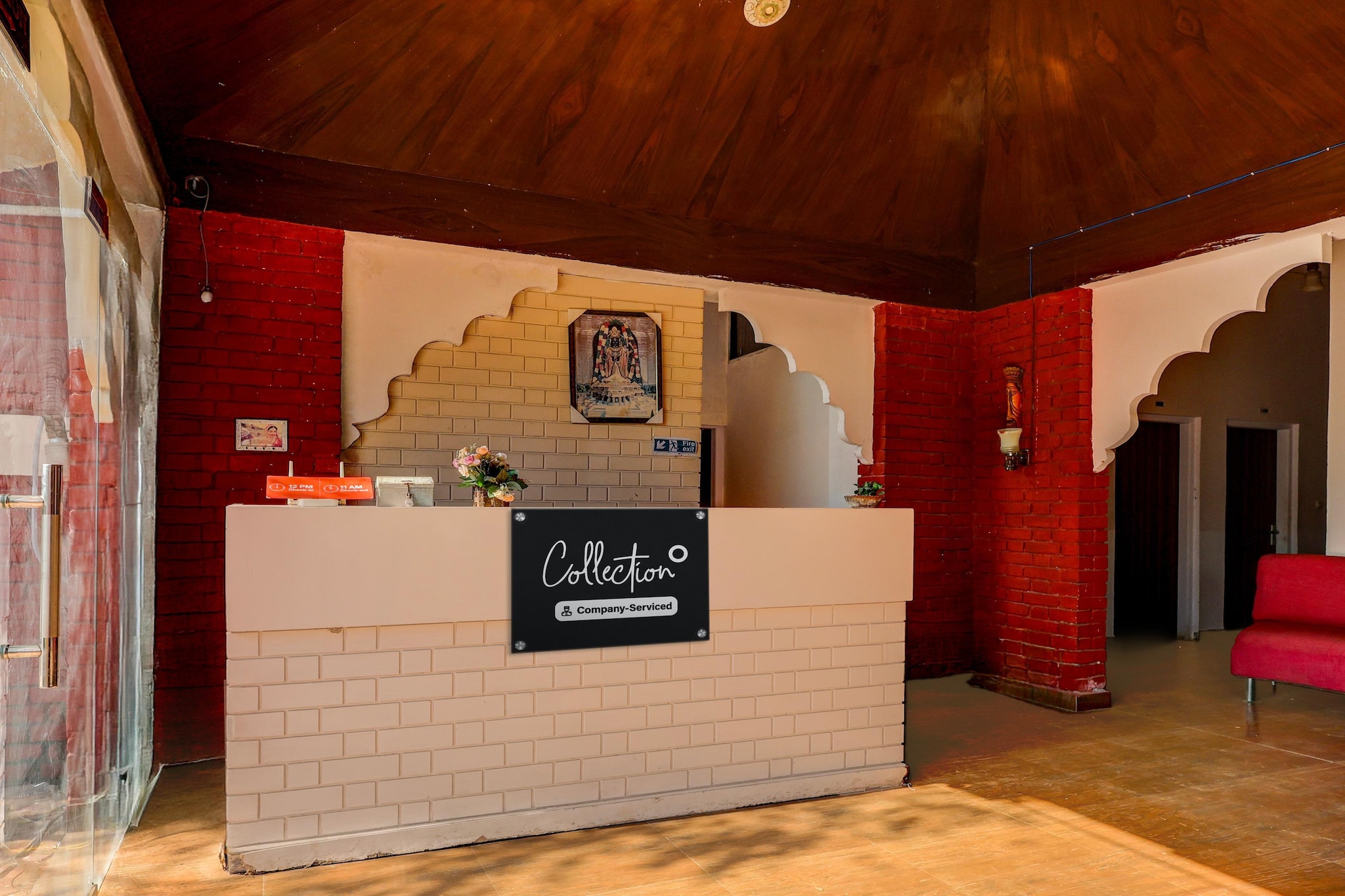 Ground floor: (bedroom(double bed, TV, seating area, air conditioning, telephone), bathroom(bathtub or shower, washbasin, toilet, Towels incl., shampoo, body soap, hot water), Parking)