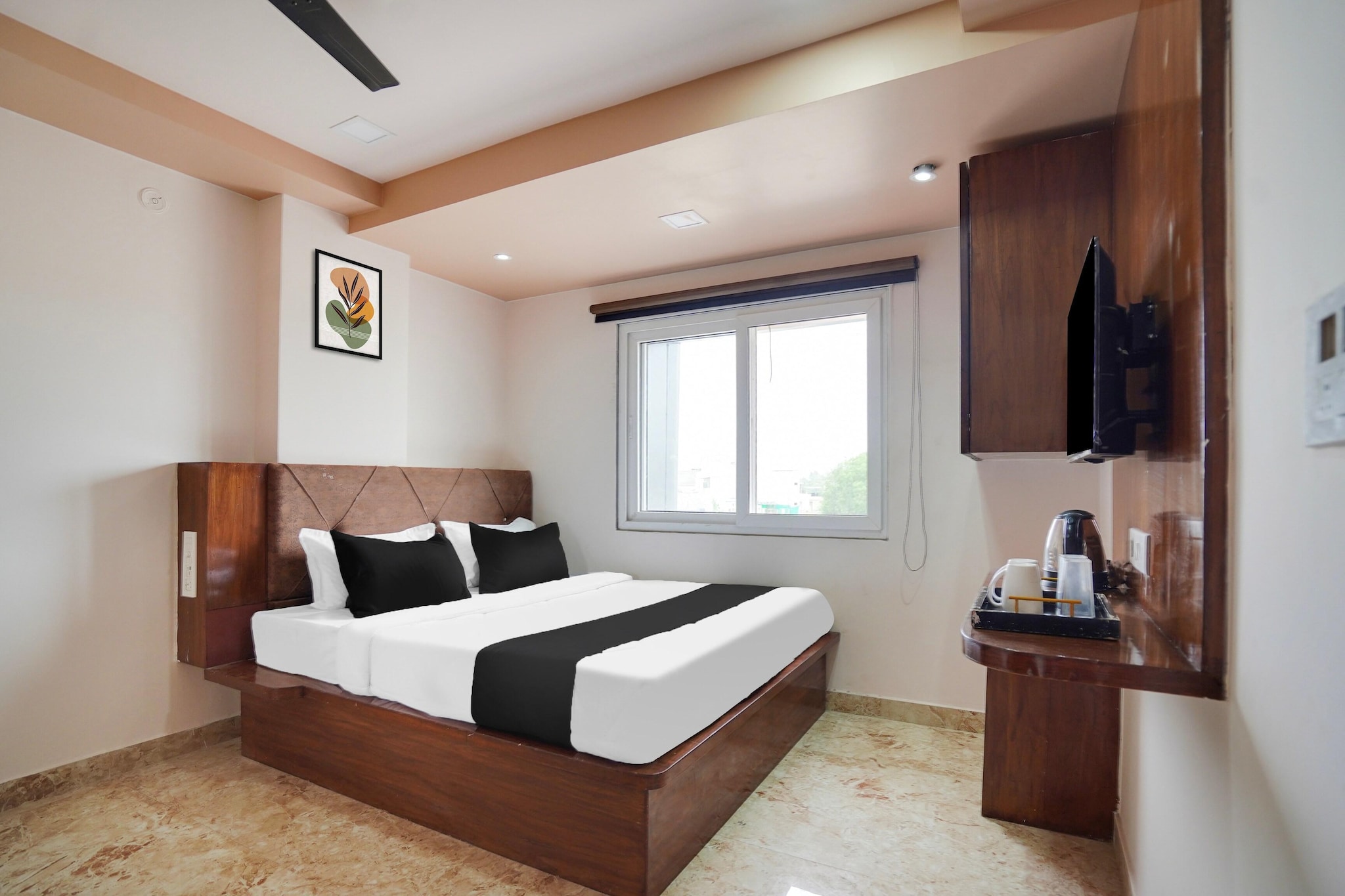 Comfortable Accommodations: Super Hotel O Ajmer Central Formerly Grand Suman in Ajmer offers family rooms with air-conditioning, private bathrooms, work desks, and free WiFi. Each room includes a TV, wardrobe, and tiled floors.

Convenient Facilities: Guests enjoy a lounge, lift, 24-hour front desk, room service, and a seating area. Free toiletries, bath or shower, and a work desk enhance the stay.

Prime Location: Located 18 minutes from Ajmer Junction, 1.5 km from Ajmer Sharif, and 17 minutes from Dargah Sharif. Nearby attractions include Ana Sagar Lake (4.8 km), Varaha Temple (14 km), and Pushkar Lake (15 km). Kishangarh Airport is 26 km away.

Guest Satisfaction: Guests appreciate the bathroom cleanliness, attentive staff, and room cleanliness.

Check-in is only available to guests aged 18 and above. Please provide a government-issued ID to confirm your age.
