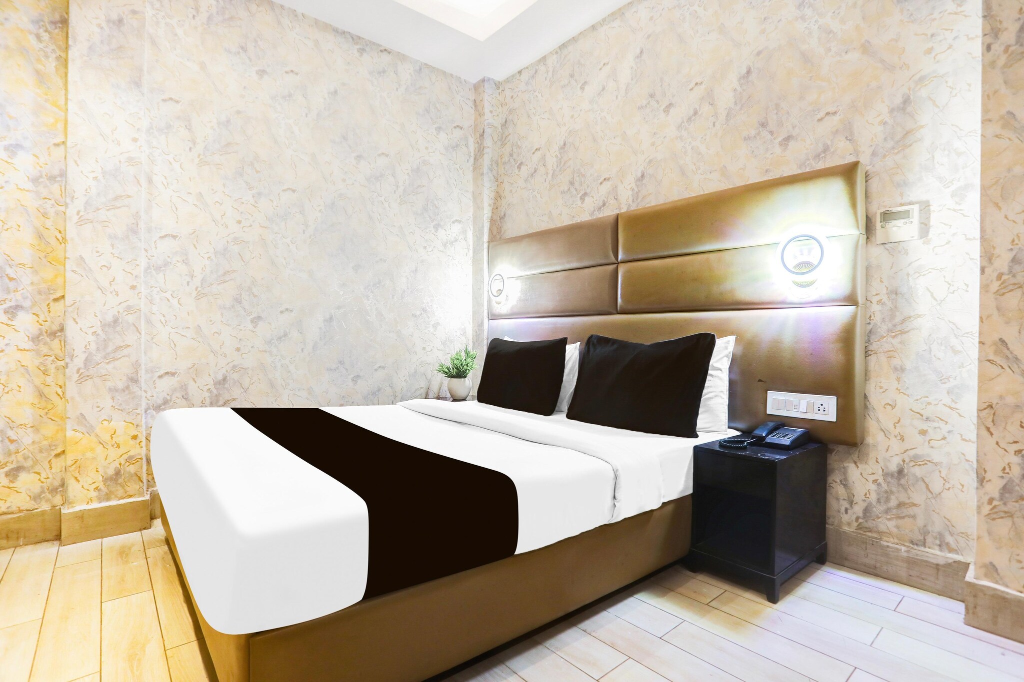 Deluxe Super Hotel O Vivekanand Marg