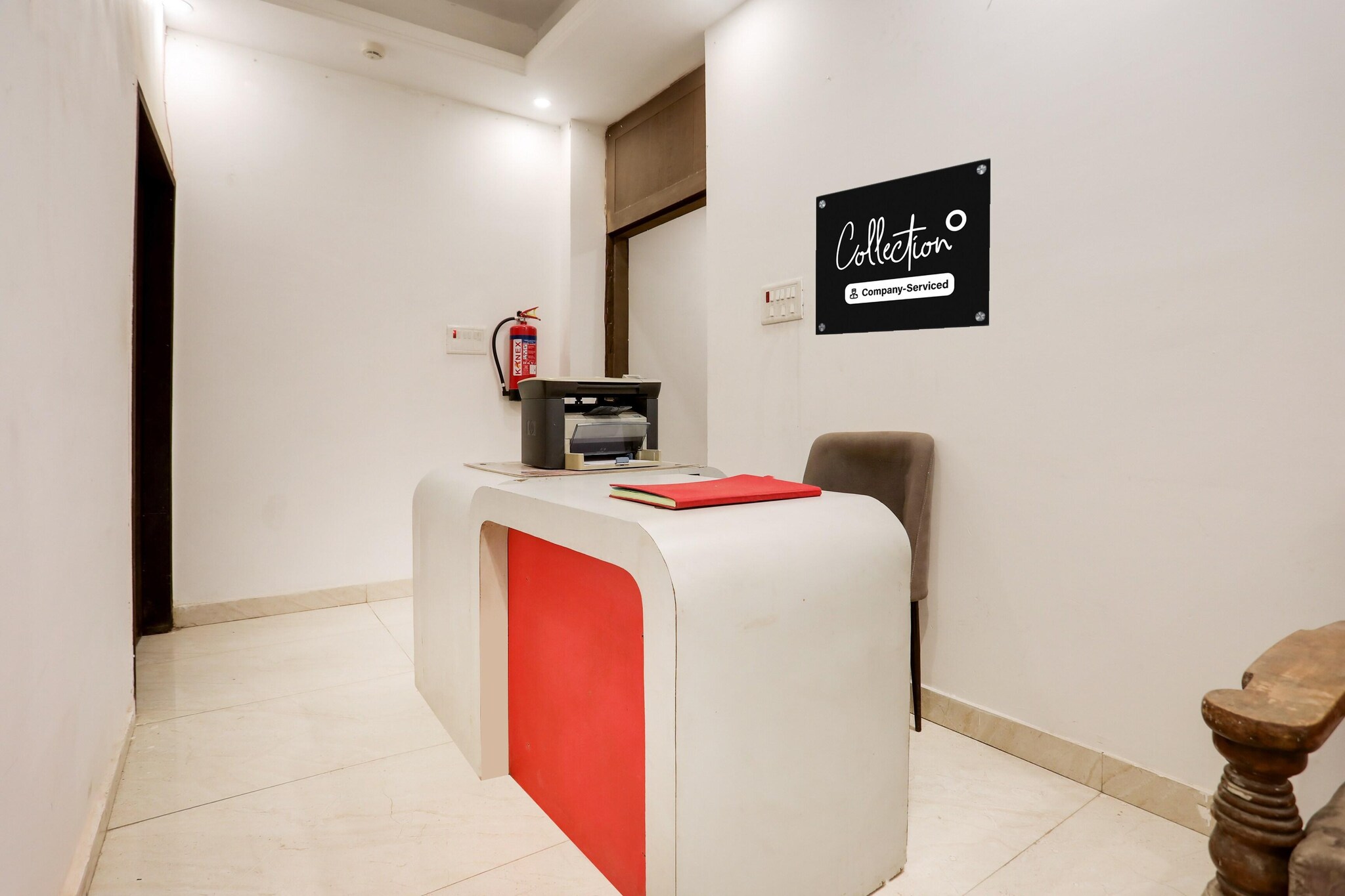 Ground floor: (bedroom(double bed, TV, seating area, air conditioning, telephone), bathroom(bathtub or shower, washbasin, toilet, Towels incl., shampoo, body soap, hot water), Parking, lift)
