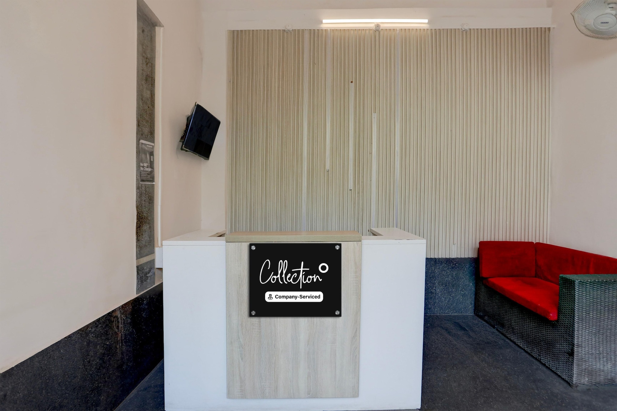 Ground floor: (bedroom(double bed, TV, seating area, air conditioning, telephone), bathroom(bathtub or shower, washbasin, toilet, Towels incl., shampoo, body soap, hot water), parking)