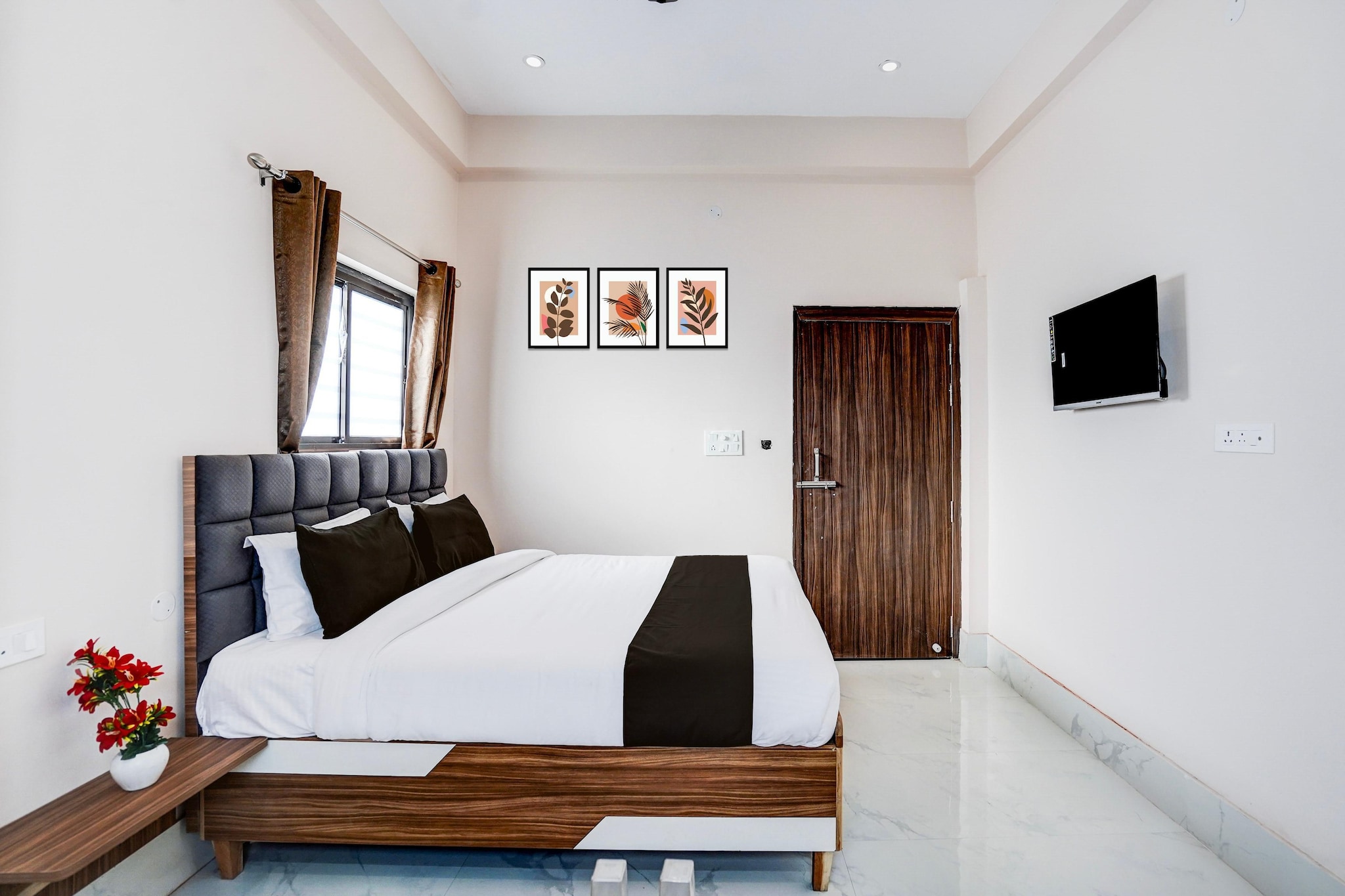 Comfortable Accommodations: Super Collection O Salori in Prayagraj offers 4-star comfort with free WiFi, air-conditioning, and private bathrooms. Each room includes a work desk, seating area, TV, and free toiletries.

Convenient Facilities: Guests benefit from a lift, 24-hour front desk, daily housekeeping, family rooms, room service, and luggage storage. The hotel ensures a pleasant stay with its comprehensive amenities.

Prime Location: Located 6 km from Phaphamau Junction and 16 km from Allahabad Airport, the hotel provides easy access to local attractions.

Check-in is only available to guests aged 18 and above. Please provide a government-issued ID to confirm your age.