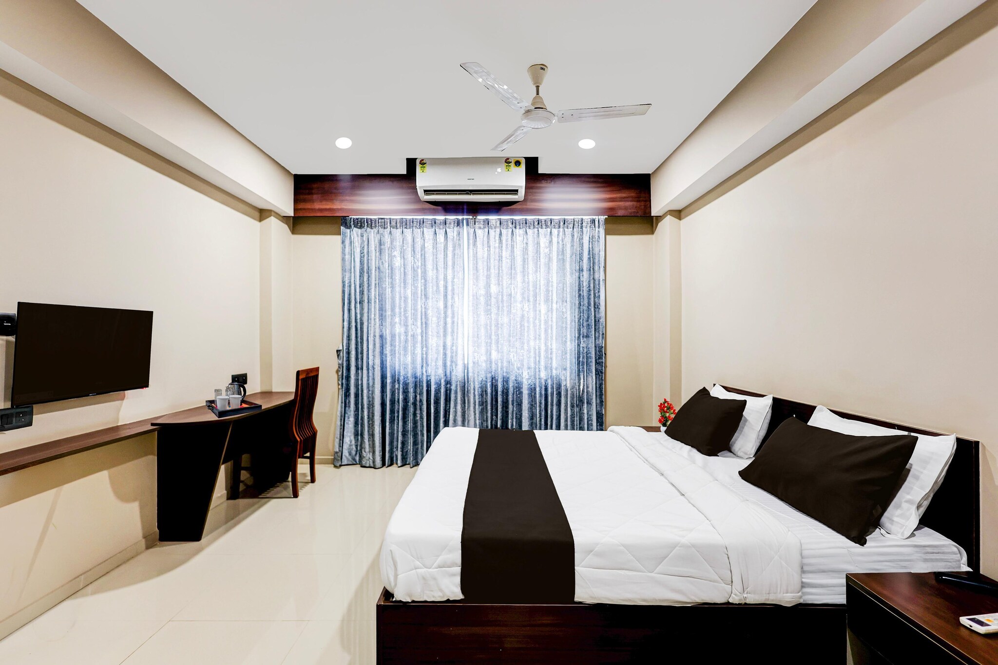 Deluxe with Twin Bed Townhouse GIDC Ankleshwar