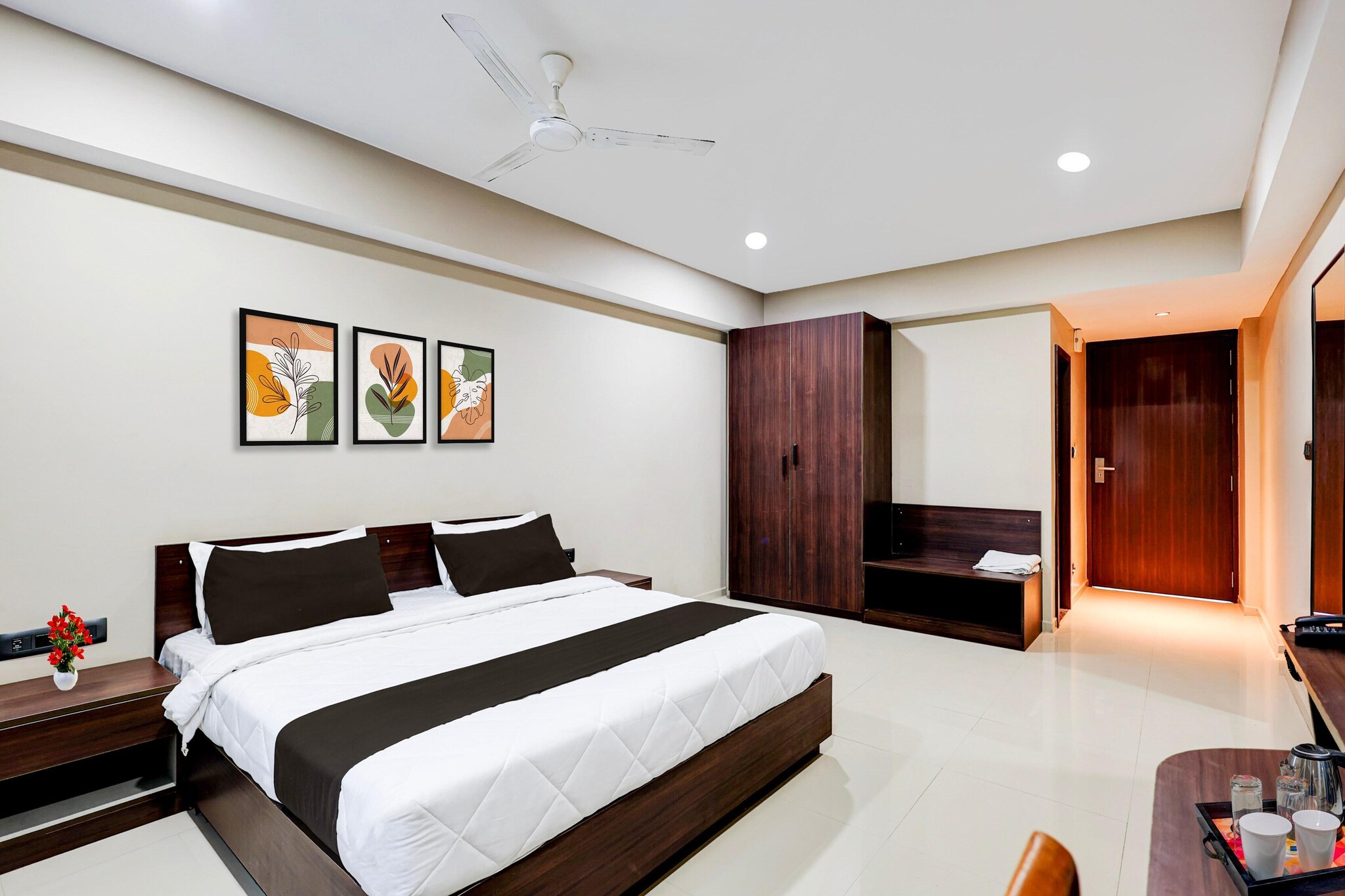 Comfortable Accommodations: Super Townhouse GIDC Ankleshwar Formerly Studio 60 in Ankleshwar offers family rooms with air-conditioning, private bathrooms, and free WiFi. Each room includes a work desk, seating area, TV, and wardrobe.

Dining Experience: The family-friendly restaurant serves Indian cuisine for lunch and dinner. Guests can relax in the lounge or enjoy meals in a welcoming ambience.

Convenient Facilities: The hotel features a 24-hour front desk, daily housekeeping, room service, and luggage storage. Additional amenities include a lift and free toiletries.

Location and Access: Located 80 km from Surat Airport, the property is near Sagbara Fatak and Nayra Petrol Pump. Reception staff speak English and Hindi.

Check-in is only available to guests aged 18 and above. Please provide a government-issued ID to confirm your age.