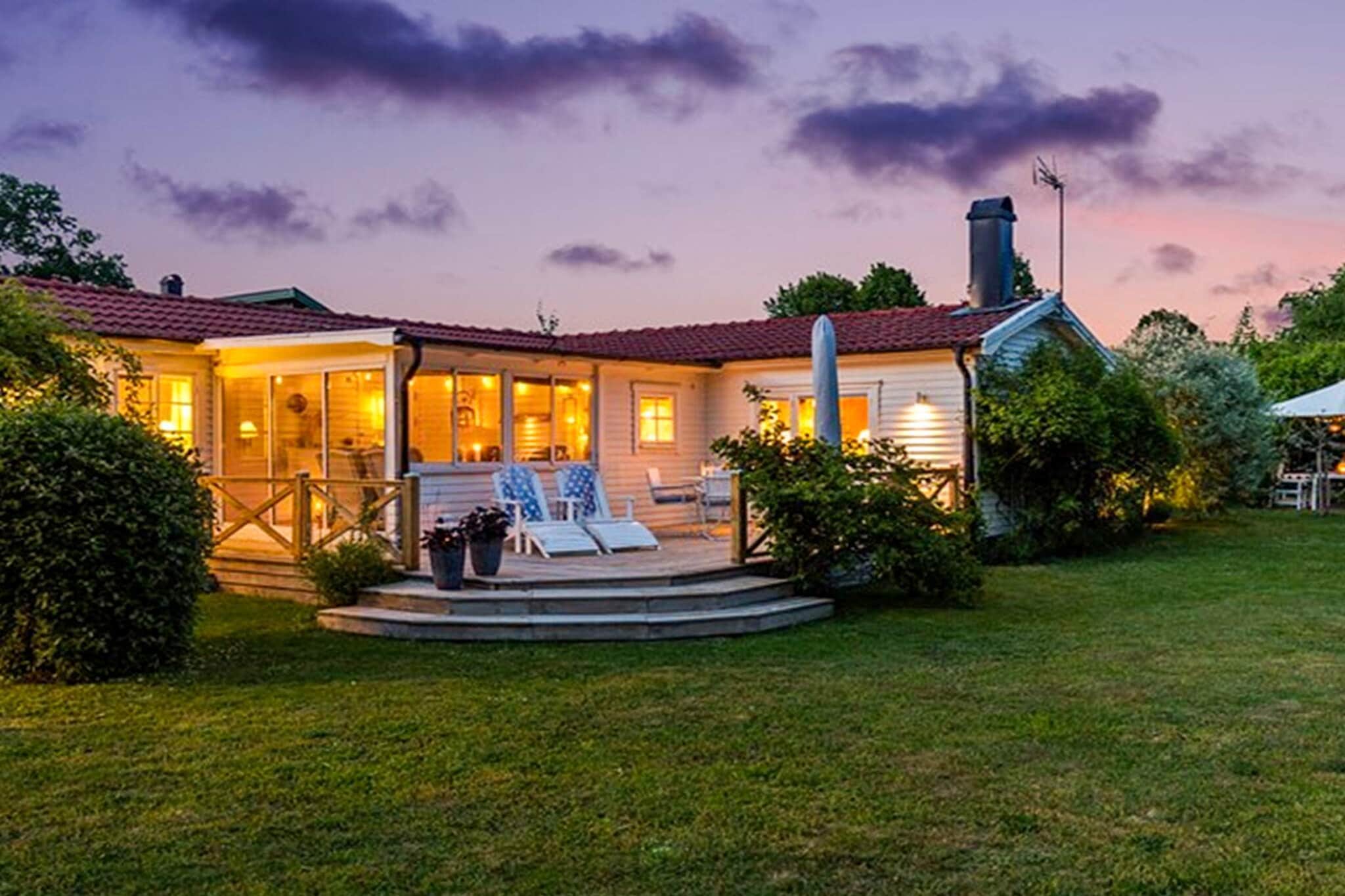 Welcome to a wonderful oasis near the sea - a fresh and charming holiday home with a perfect location in Runsbäck right next to Färjestaden and its wide range of restaurants, shops and events. Here you live quietly and secluded while everything you could wish for is within easy walking distance. Enjoy the wonderful outdoor environment in the beautifully blooming and leafy, private garden. There are plenty of balconies and outdoor furniture perfect for long breakfasts in the morning sun, lazy days in the sun or nice barbecue evenings under the summer sky. There is also a nice conservatory with comfortable lounge furniture. The house is cozy and pleasantly decorated with a warm and welcoming feel. In the living room you can settle down in the comfortable sofa group in front of the TV or the stove. The kitchen is nice and well-equipped with a dining area and most everything you could possibly need. In the main building there are two bedrooms: one with a double bed and one with a bunk bed. There is also a nice annex with a double bed, which provides extra space and privacy for parts of the party. Enjoy a walk down to the sea for a refreshing swim. There is also a larger beach in Färjestaden. There are plenty of nice walking paths and bike trails. Shopping is available in Öland's market town. Not for rent to youth groups. Charging of electric cars is not allowed. Welcome