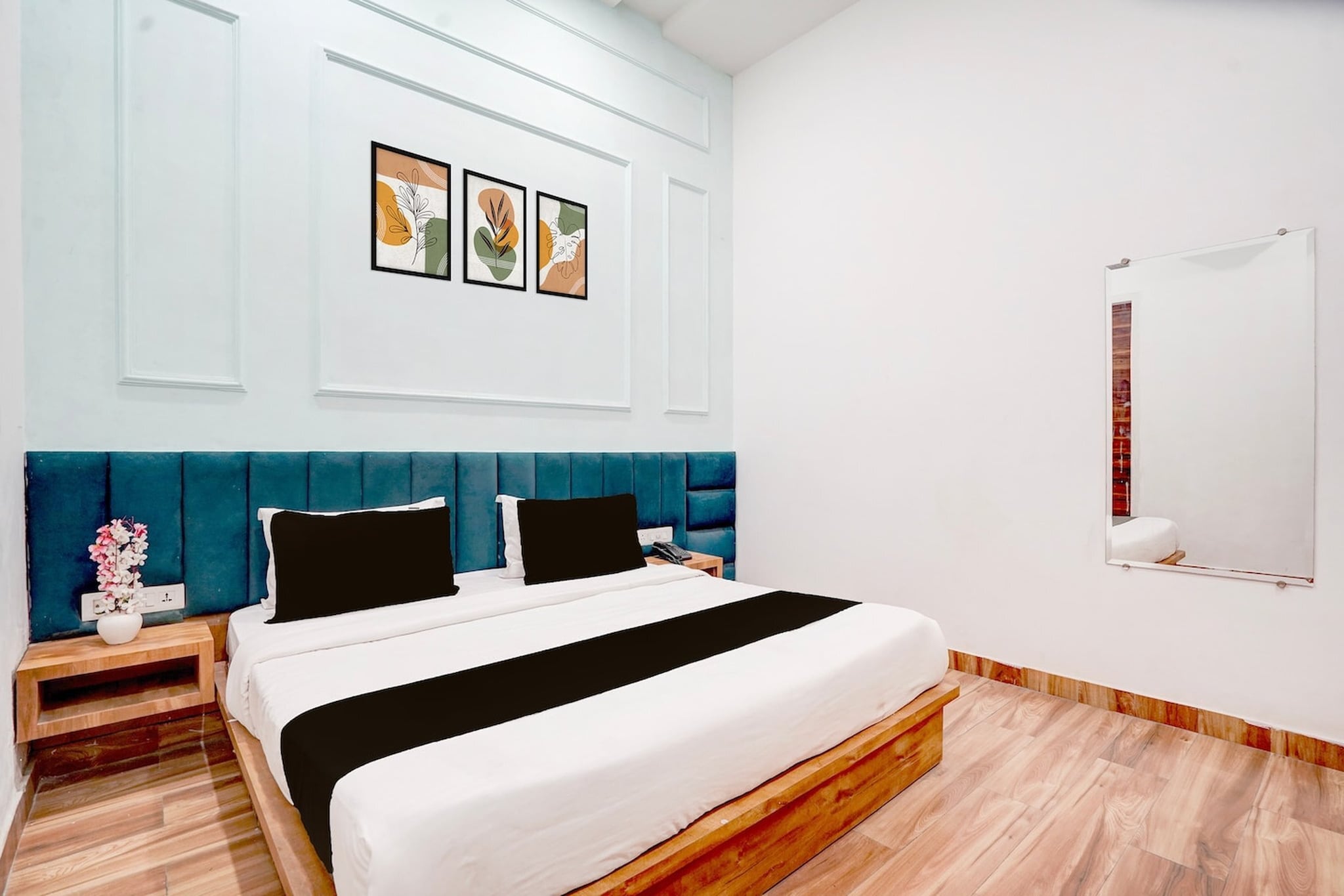 Comfortable Accommodations: Super Townhouse Red Cross Amritsar Formerly Amar Villa in Amritsar offers family rooms with air-conditioning, private bathrooms, work desks, and free WiFi. Each room includes a seating area, TV, and free toiletries.

Convenient Facilities: Guests enjoy a lounge, lift, 24-hour front desk, daily housekeeping service, room service, and luggage storage. The hotel provides a continental breakfast and a variety of amenities to ensure a pleasant stay.

Prime Location: Located less than 1 km from Amritsar Bus Stand and 1.8 km from Jallianwala Bagh, the hotel is also near attractions such as the Golden Temple (2.3 km) and Partition Museum (14-minute walk). Sri Guru Ram Dass Jee International Airport is 12 km away.

Check-in is only available to guests aged 18 and above. Please provide a government-issued ID to confirm your age.