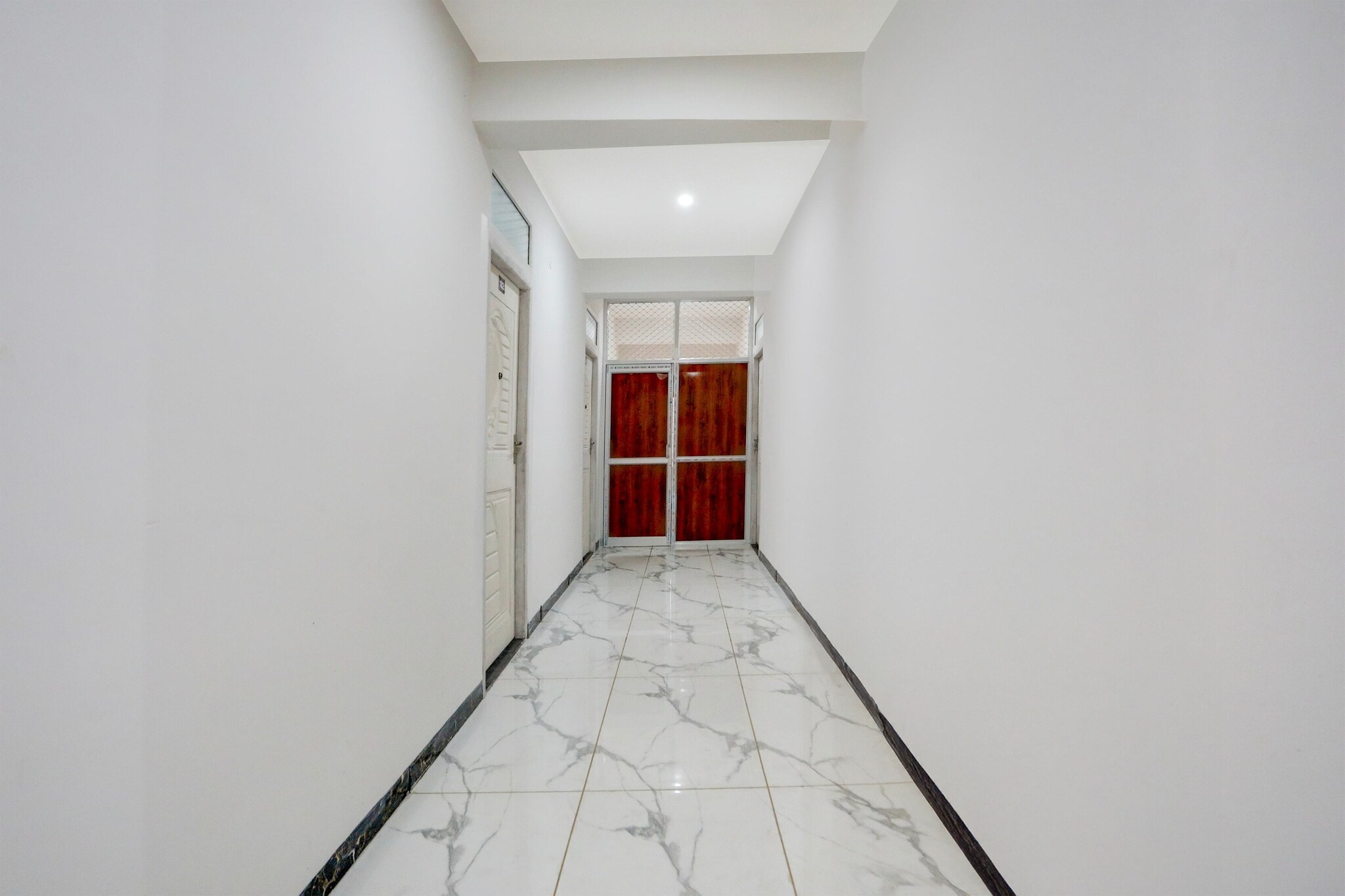 Ground floor: (bedroom(double bed, TV, seating area, air conditioning, telephone), bathroom(bathtub or shower, washbasin, toilet, Towels incl., shampoo, body soap, hot water))