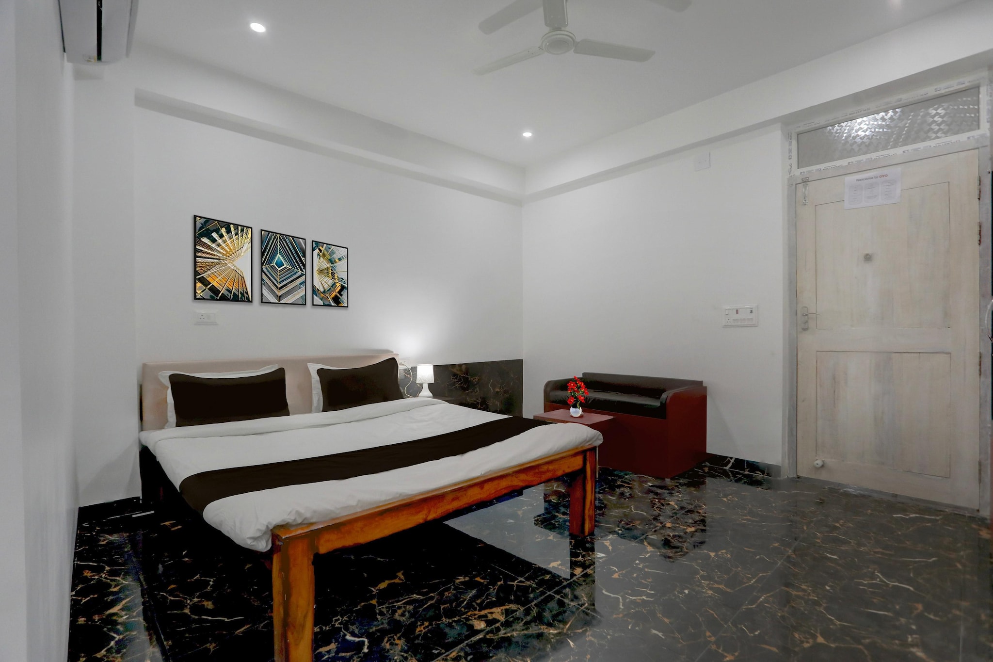 Deluxe Hotel O Bhagalpur Railway Station