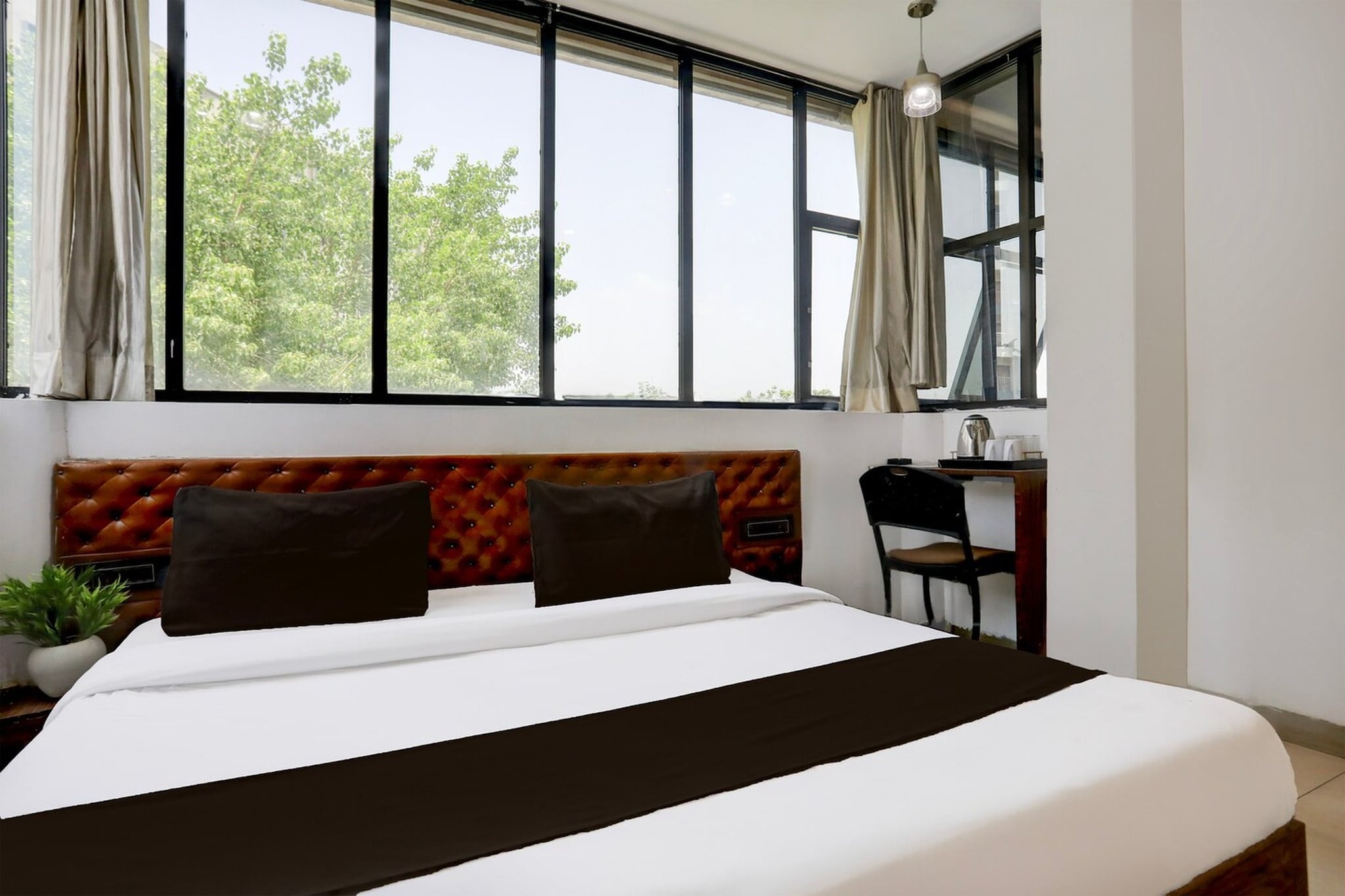 Deluxe Super Hotel O MP Nagar Near Rachna Tower