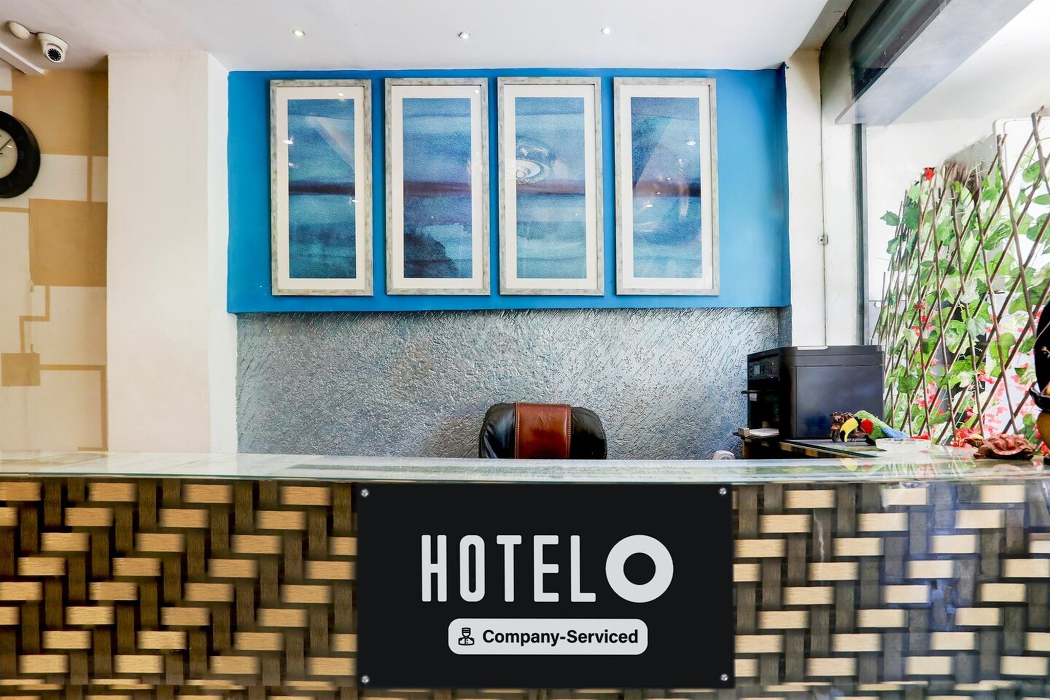 Ground floor: (bedroom(double bed, TV, seating area, air conditioning, telephone, Floor mattress), bathroom(bathtub or shower, shower, washbasin, toilet, Towels incl., shampoo, body soap, hot water), parking, lift)