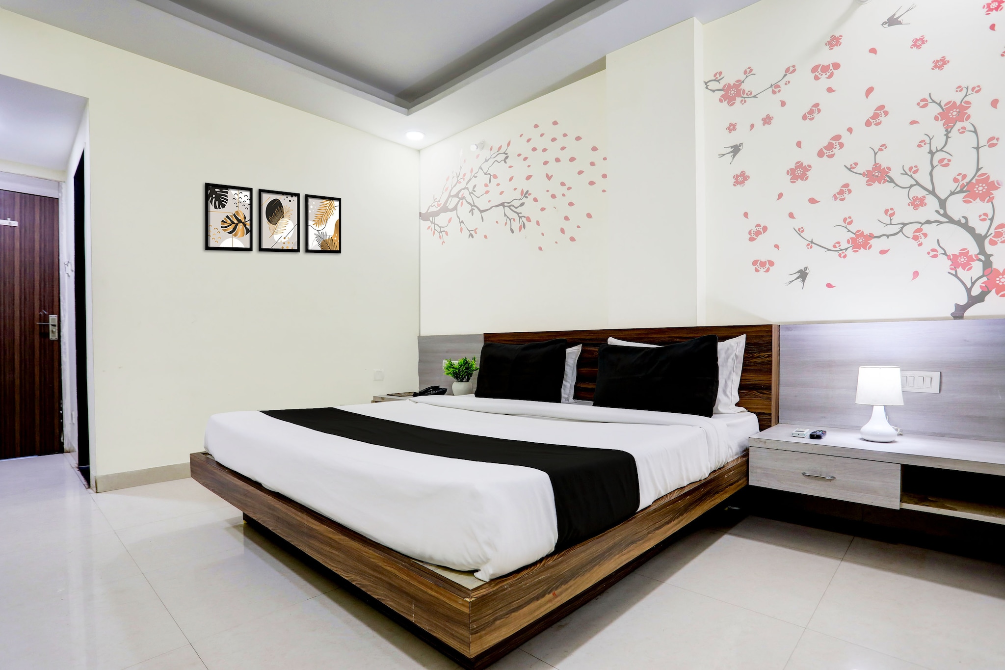 Deluxe Super Townhouse Hoshangabad