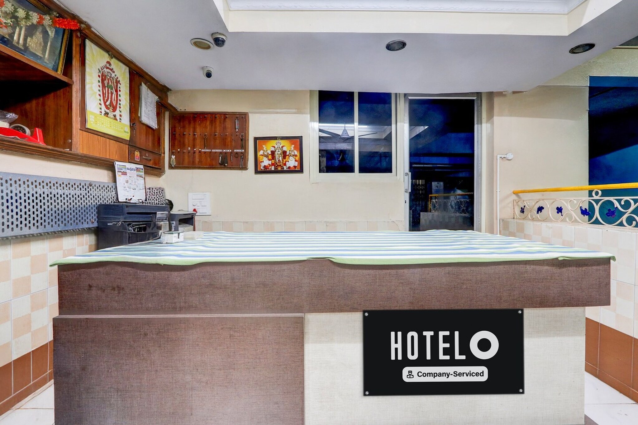 Ground floor: (bedroom(double bed, TV, seating area, air conditioning, Towels incl., telephone), bathroom(bathtub or shower, shower, washbasin, toilet, shampoo, body soap, hot water), lift)