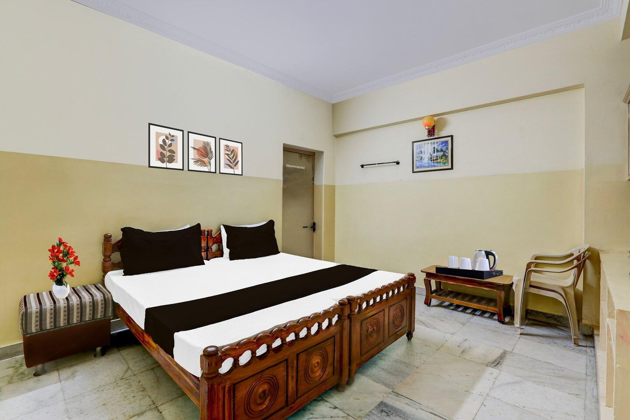 Super Hotel O Proddatur Crossway Formerly Thallam Residency features accommodation in Proddatūr. This 3-star hotel offers room service, a 24-hour front desk and free WiFi. The hotel has family rooms.

All rooms at the hotel are fitted with a seating area, a flat-screen TV with satellite channels and a private bathroom with free toiletries and a bath or shower. Guest rooms at Super Hotel O Proddatur Crossway Formerly Thallam Residency have air conditioning and a desk.

Kadapa Airport is 47 km from the property.

Unmarried couples are warmly welcome at this property.
Guests with local ID proof are warmly welcome.
Early Check-In Policy: A full day’s room rate will be charged for check-ins before 6:00 AM. Complimentary early check-in is available between 6:00 AM and 10:00 AM, subject to room availability.
Check-in is only available to guests aged 18 and above. Please provide a government-issued ID to confirm your age.
