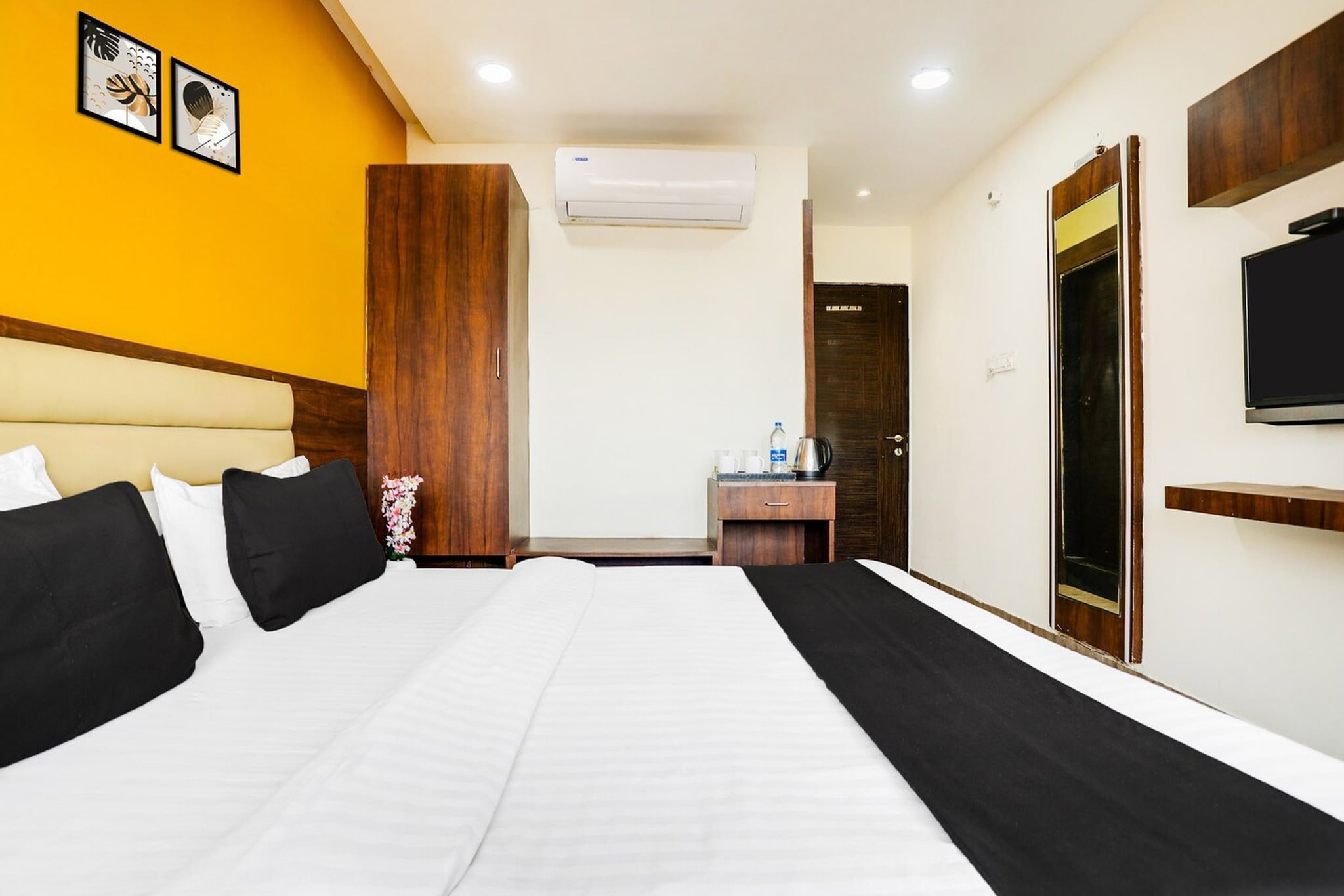 Deluxe Super Collection O MP Nagar
