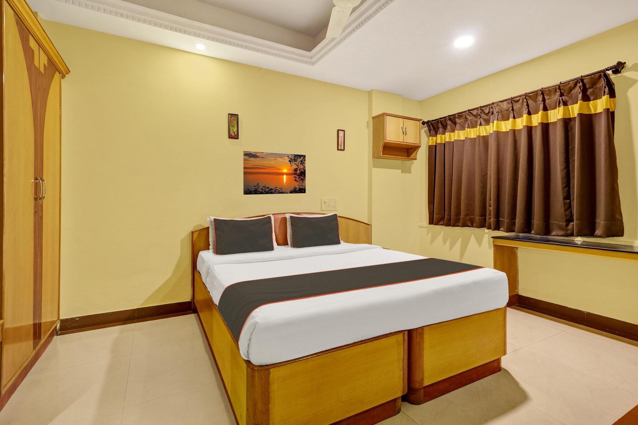 Enjoy a comfortable and hassle-free experience at our thoughtfully designed property. Each room is equipped with modern amenities, cozy bedding, and elegant decor to make you feel right at home. Located conveniently with easy access to public transport and major attractions, it's perfect for both business and leisure travelers. Cleanliness and guest comfort are our top priorities, and our team is available 24/7 to assist you throughout your stay.


Check-in is only available to guests aged 18 and above. Please provide a government-issued ID to confirm your age.

