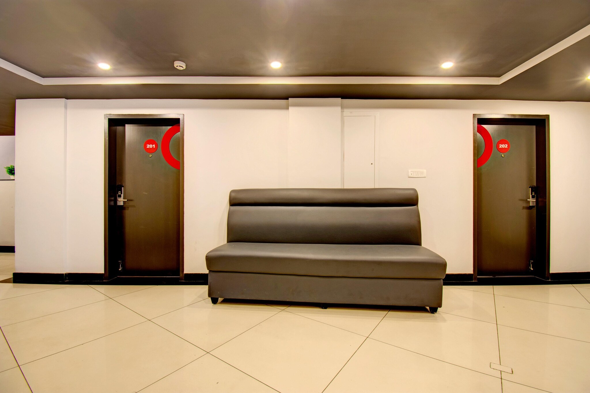 Ground floor: (bedroom(double bed, TV, seating area, air conditioning, telephone), bathroom(bathtub or shower, shower, washbasin, toilet, Towels incl., shampoo, body soap, hot water), parking, lift)