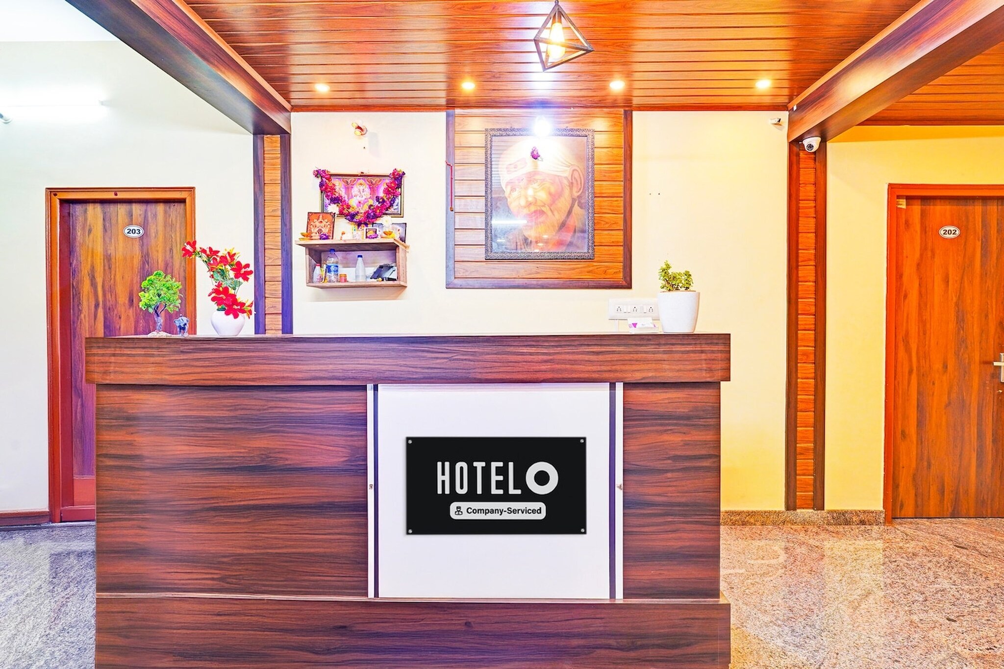 Ground floor: (bedroom(double bed, TV, seating area, air conditioning, telephone), bathroom(bathtub or shower, shower, washbasin, toilet, Towels incl., shampoo, body soap, hot water), parking, lift)
