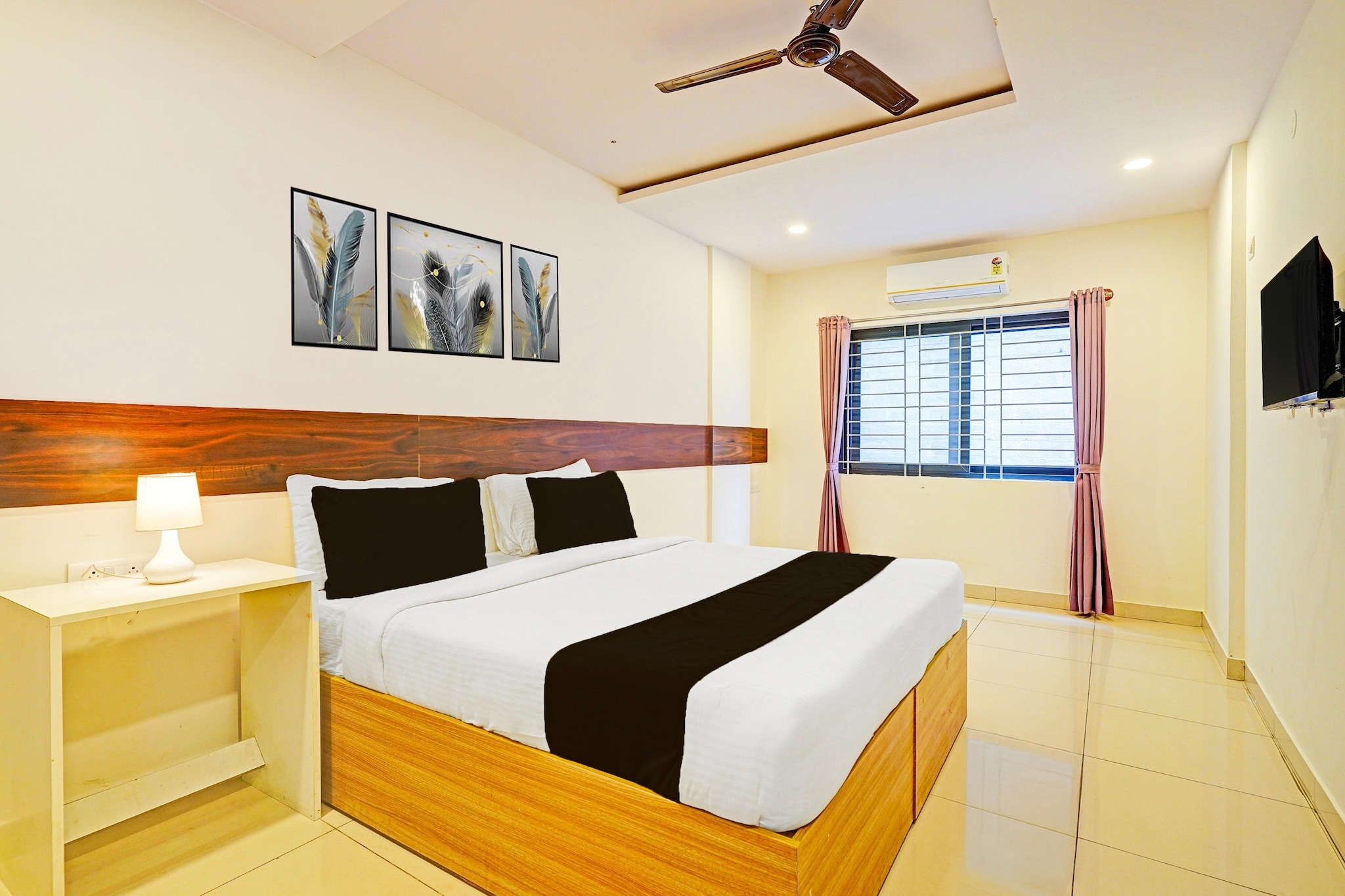 Comfortable Accommodations: Super Townhouse Muthurayya Swamy Layout in Bengaluru offers family rooms with air-conditioning, private bathrooms, work desks, and seating areas. Each room includes free toiletries, a bath or shower, TV, tiled floors, and a wardrobe.
Essential Facilities: Guests enjoy free WiFi, a 24-hour front desk, daily housekeeping service, room service, and luggage storage. The property is pet-friendly, welcoming travellers with their furry companions.
Prime Location: Located 9 km from Forum Mall and ISKCON Hare Krishna Temple, 12 km from Bull Temple, and 15 km from Cubbon Park and Bangalore City Railway Station. Kempegowda International Airport is 46 km away.
Check-in is only available to guests aged 18 and above. Please provide a government-issued ID to confirm your age.