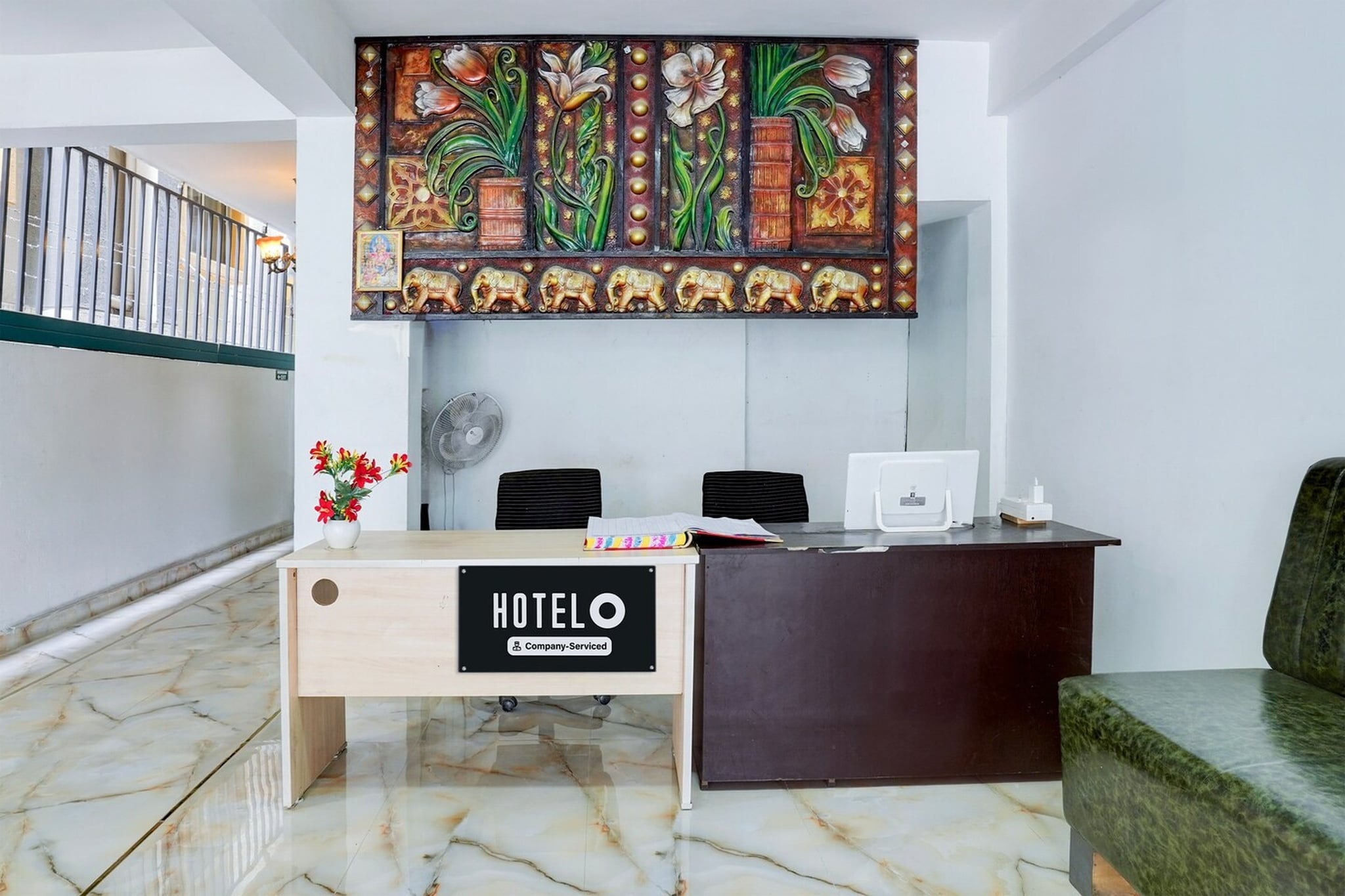 Ground floor: (bedroom(double bed, TV, seating area, air conditioning, telephone), bathroom(bathtub or shower, shower, washbasin, toilet, Towels incl., shampoo, body soap, hot water), Parking, lift)