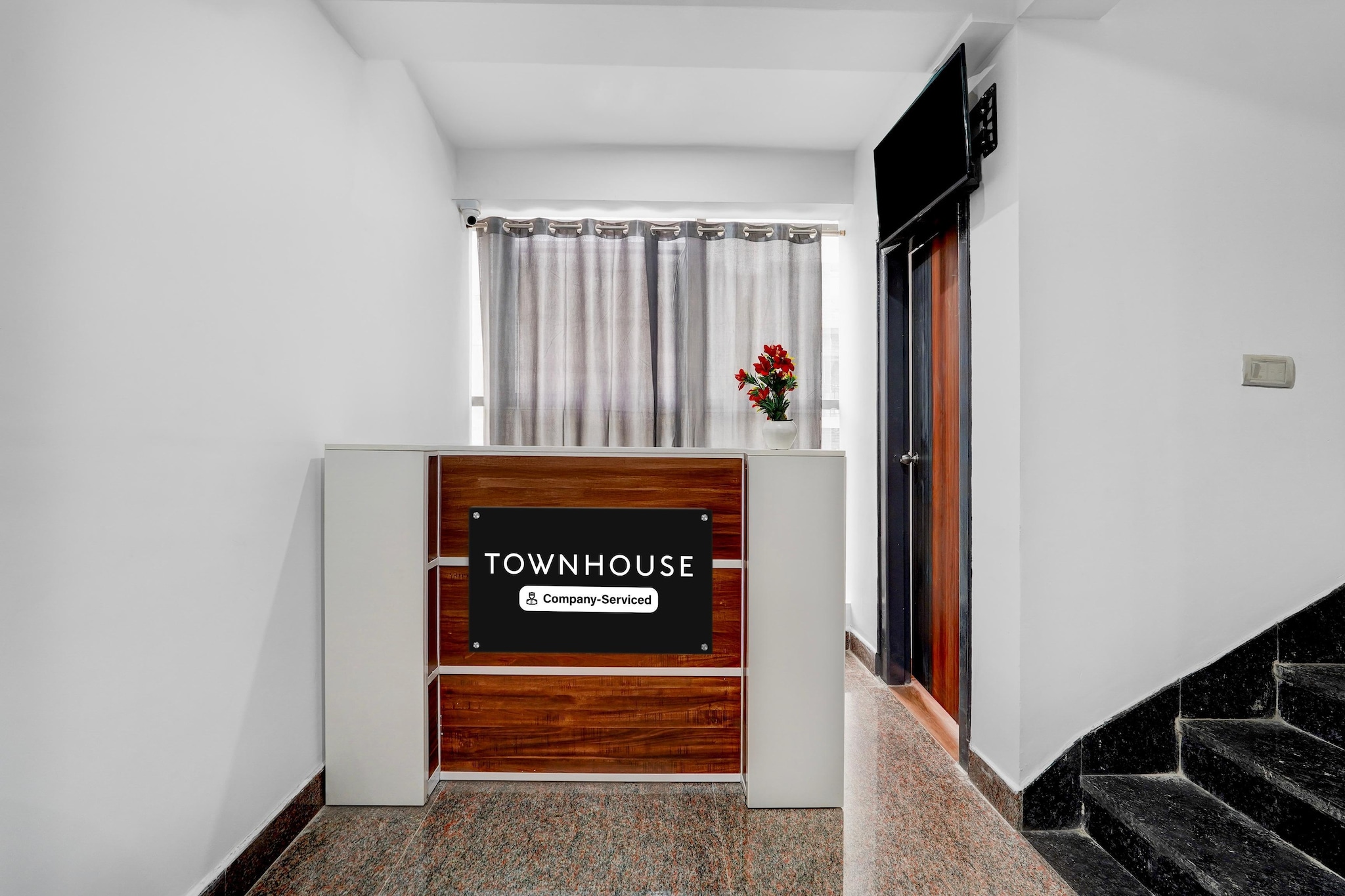 Ground floor: (bedroom(double bed, TV, seating area, air conditioning, telephone), bathroom(bathtub or shower, washbasin, toilet, Towels incl., shampoo, body soap, hot water), lift)