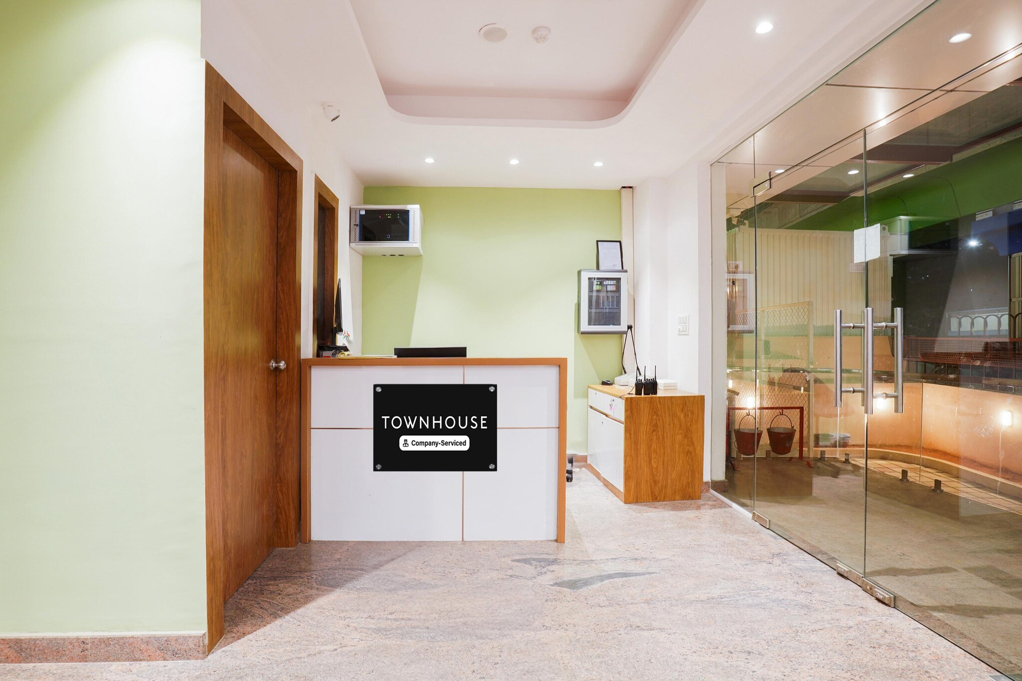 Ground floor: (bedroom(double bed, TV, seating area, air conditioning, telephone), bathroom(bathtub or shower, shower, washbasin, toilet, Towels incl., shampoo, body soap, hot water), Parking, electric kettle, lift, iron, hairdryer)