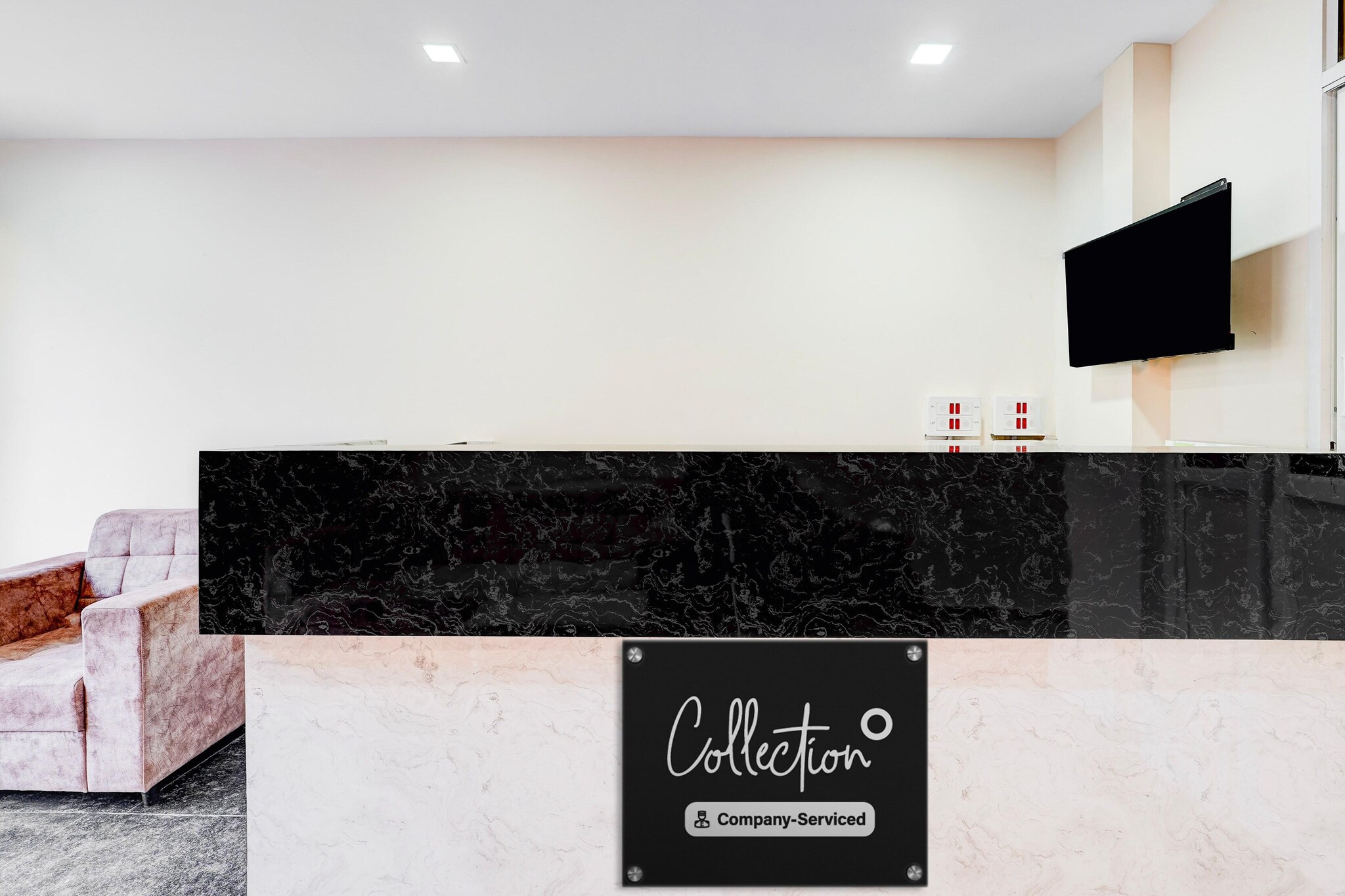 Ground floor: (bedroom(double bed, TV, seating area, air conditioning, telephone), bathroom(bathtub or shower, shower, washbasin, toilet, Towels incl., shampoo, body soap, hot water), Parking, lift)