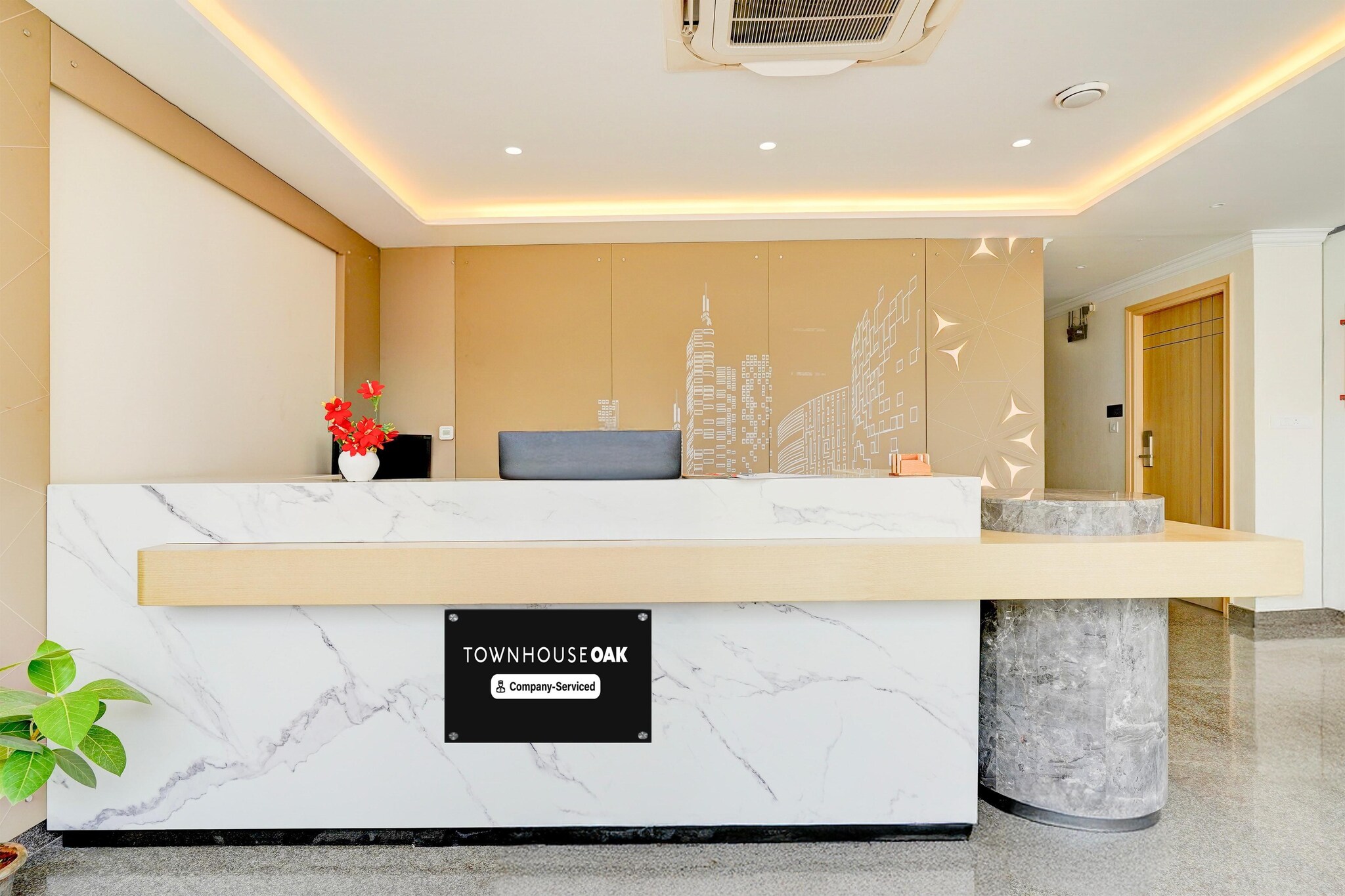 Ground floor: (bedroom(double bed, TV, seating area, air conditioning, telephone), bathroom(bathtub or shower, washbasin, toilet, Towels incl., shampoo, body soap, hot water), Parking, bar, balcony, garden, BBQ, fitness equipment, lift, Laundry Package incl.)