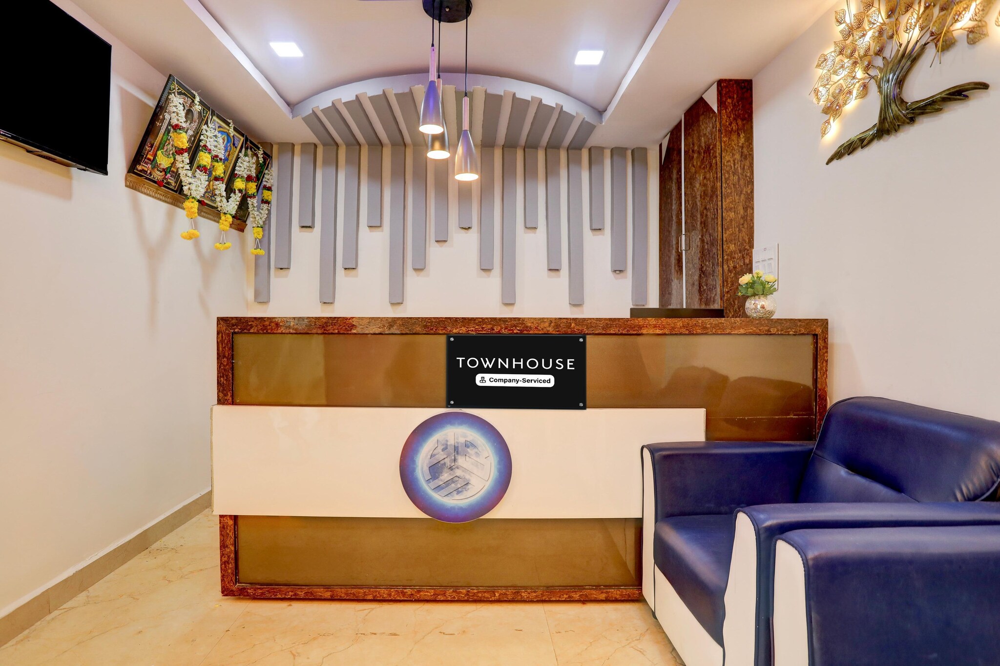 Townhouse Khammam Formerly Bluemoon is set in Khammam. With free WiFi, this 4-star hotel offers room service and a 24-hour front desk. The hotel features family rooms.

The units at the hotel come with a seating area, a flat-screen TV with satellite channels and a private bathroom with free toiletries and a bath or shower. All rooms at Townhouse Khammam Formerly Bluemoon feature air conditioning and a desk.

Guests at the accommodation can enjoy a continental breakfast.

Vijayawada Airport is 133 km away.

Unmarried couples are warmly welcome at this property.
Guests with local ID proof are warmly welcome.
Apologies, but we are currently unable to host foreign nationals at this property.
Early Check-In Policy: A full day’s room rate will be charged for check-ins before 6:00 AM. Complimentary early check-in is available between 6:00 AM and 10:00 AM, subject to room availability.
 
Check-in is only available to guests aged 18 and above. Please provide a government-issued ID to confirm your age.