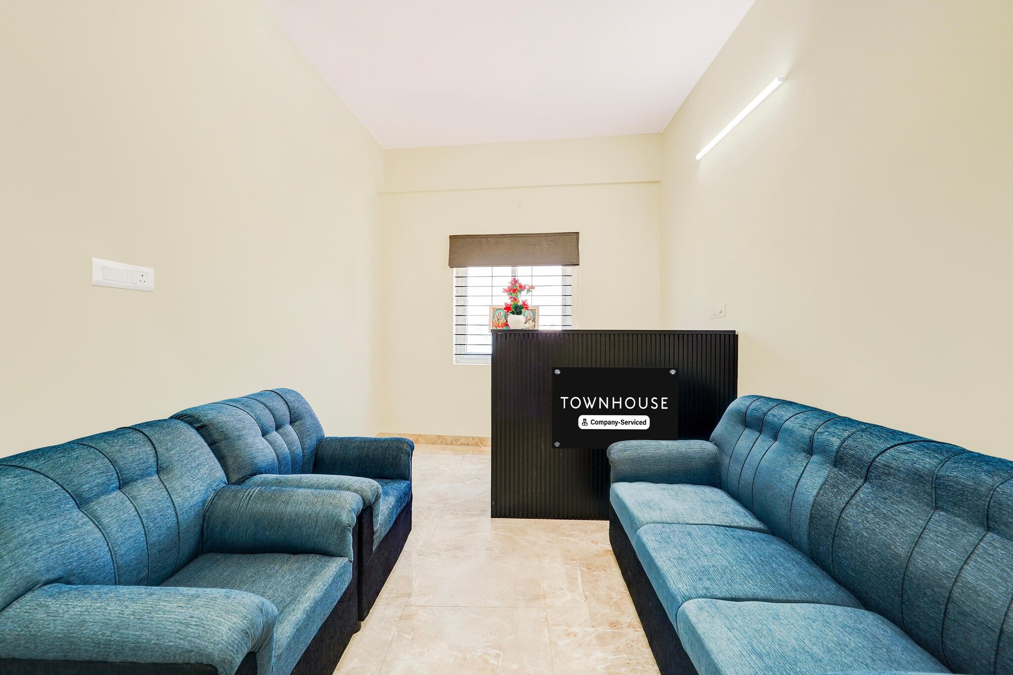 Ground floor: (bedroom(double bed, TV, seating area, air conditioning, telephone), bathroom(bathtub or shower, washbasin, toilet, Towels incl., shampoo, body soap, hot water), Parking, microwave, lift)