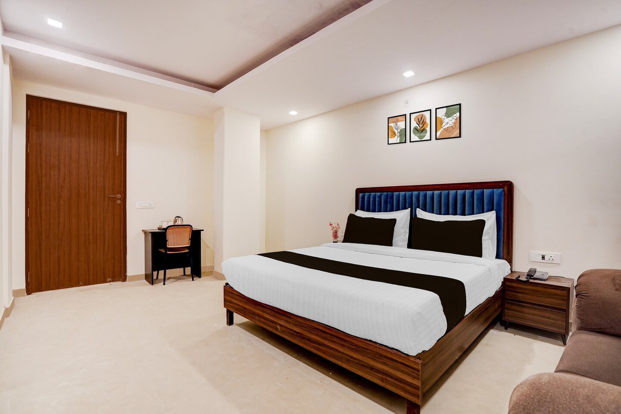 Deluxe Super Townhouse Preet Vihar Metro Station