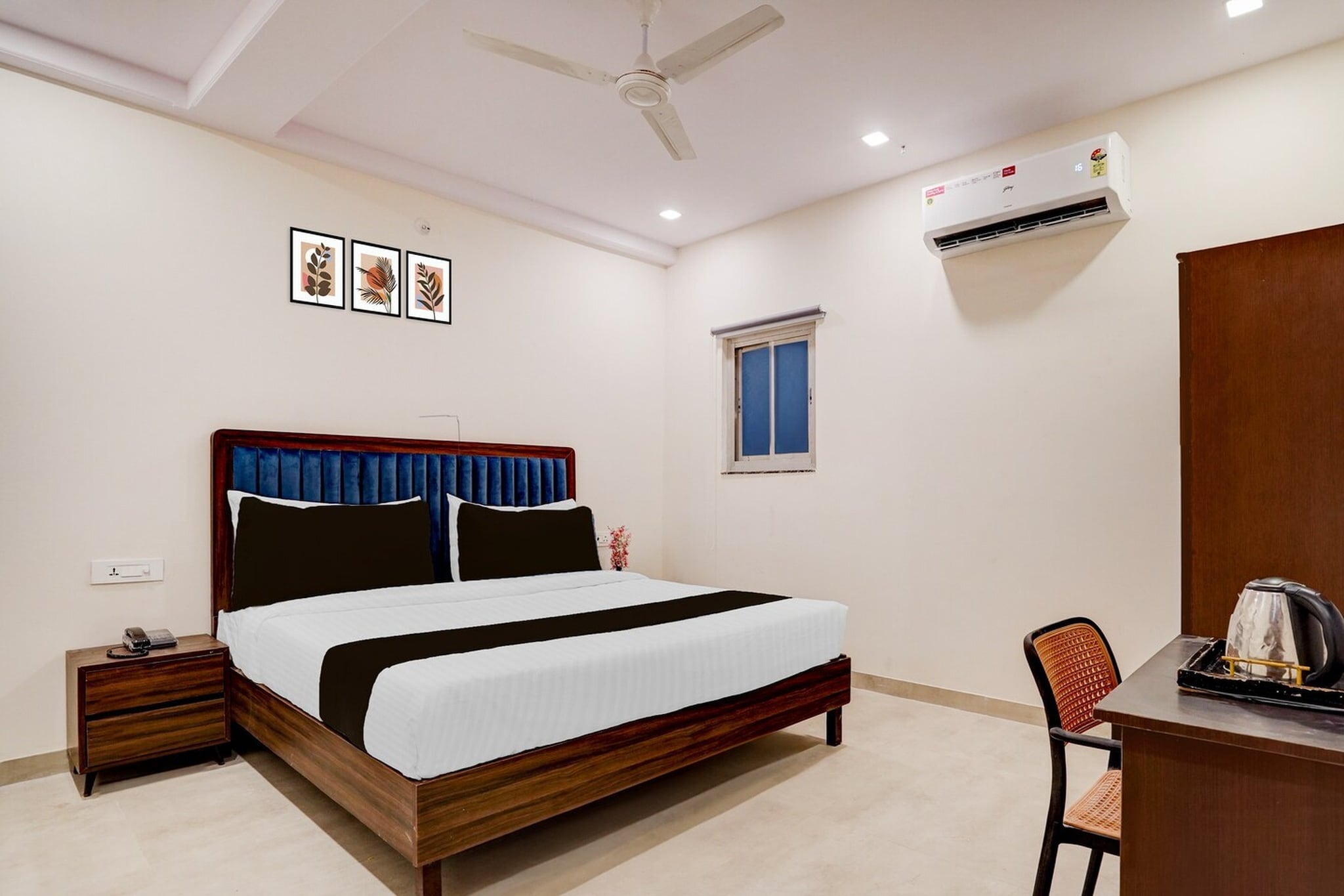 Situated within 6.2 km of Swaminarayan Akshardham and 6.4 km of Rāj Ghāt, Townhouse Preet Vihar Metro Station features rooms with air conditioning and a private bathroom in New Delhi. With free WiFi, this 3-star hotel offers room service and a 24-hour front desk. The hotel has family rooms.
The rooms at the hotel are fitted with a seating area, a flat-screen TV with satellite channels and a private bathroom with free toiletries and a bath or shower. Guest rooms have a desk.
National Gandhi Museum is 7 km from Townhouse Preet Vihar Metro Station, while Gurudwara Sis Ganj Sahib is 7.3 km from the property. Hindon Airport is 10 km away.
Unmarried couples are warmly welcome at this property.
Guests with local ID proof are warmly welcome.
Early Check-In Policy: A full day’s room rate will be charged for check-ins before 6:00 AM. Complimentary early check-in is available between 6:00 AM and 10:00 AM, subject to room availability.
Check-in is only available to guests aged 18 and above. Please provide a government-issued ID to confirm your age.