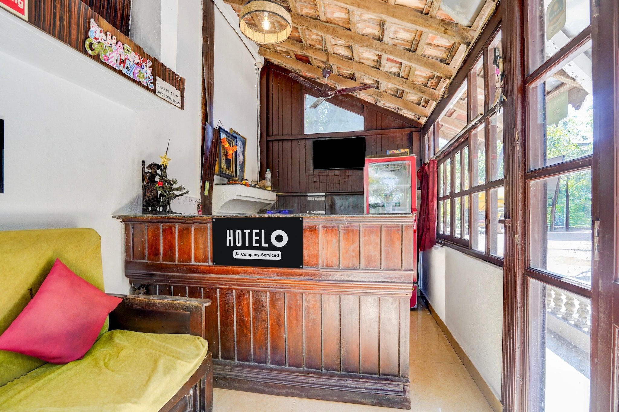 Ground floor: (bedroom(double bed, TV, seating area, air conditioning, Towels incl., telephone), bathroom(bathtub or shower, shower, washbasin, toilet, shampoo, body soap, hot water))