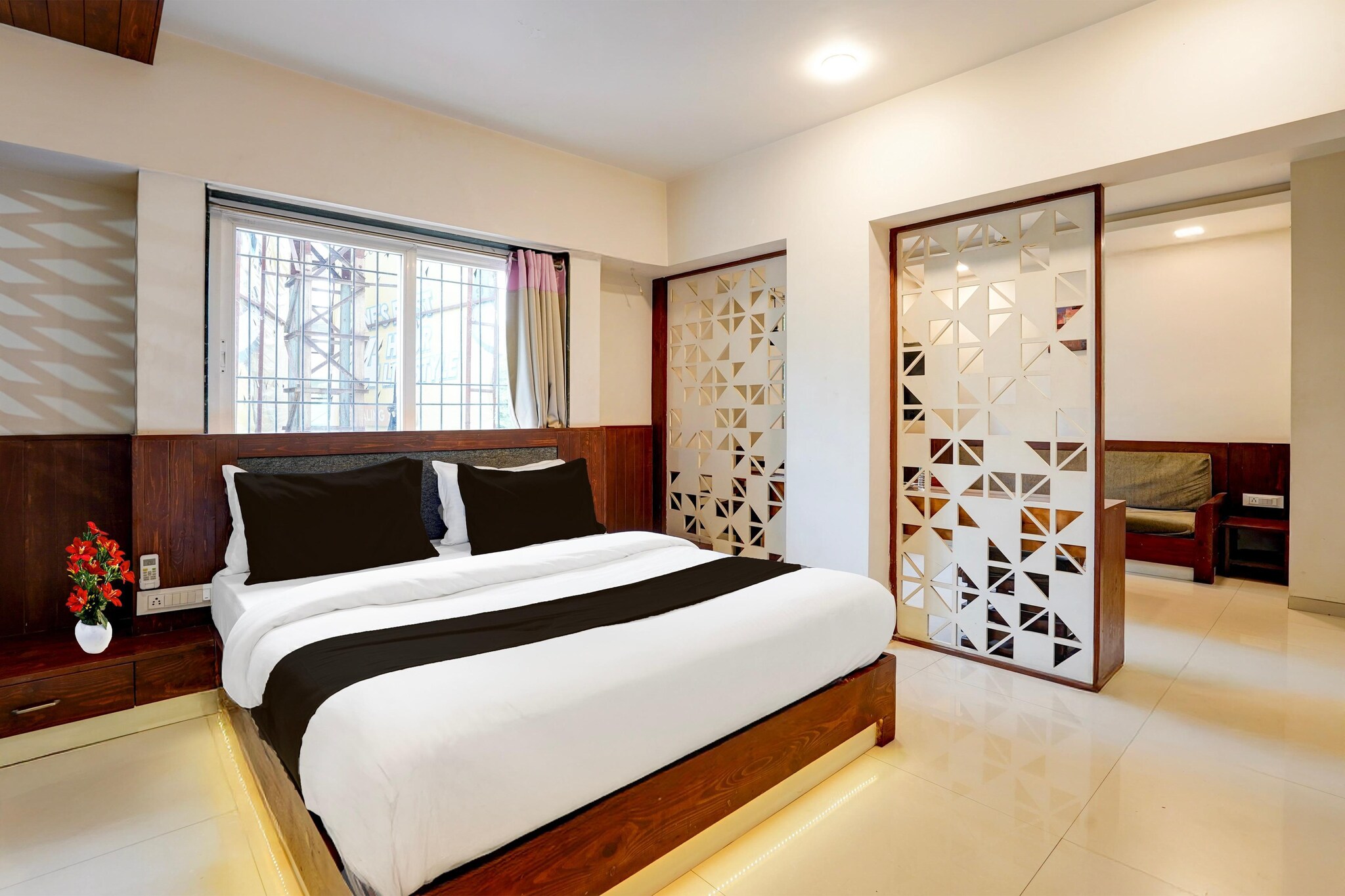 Located within 6.7 km of University of Pune and 8.9 km of Pataleshwar Cave Temple, Townhouse Oak Gravity Inn provides rooms with air conditioning and a private bathroom in Pune. This 4-star hotel offers room service, a 24-hour front desk and free WiFi. The hotel features family rooms.
Guest rooms at the hotel are equipped with a seating area, a flat-screen TV with satellite channels and a private bathroom with free toiletries and a bath or shower. The units include a desk.
Fergusson College is 9.1 km from Townhouse Oak Gravity Inn, while Srimant Dagadusheth Halwai Ganapati Temple is 10 km away. Pune International Airport is 18 km from the property.
1. Unmarried couples are warmly welcome at this property.
2. Guests with local ID proof are warmly welcome.
3.Early Check-In Policy: A full day’s room rate will be charged for check-ins before 6:00 AM. Complimentary early check-in is available between 6:00 AM and 10:00 AM, subject to room availability.
4.Foreign guests are welcome and allowed to stay at this property without any restrictions
Check-in is only available to guests aged 18 and above. Please provide a government-issued ID to confirm your age.