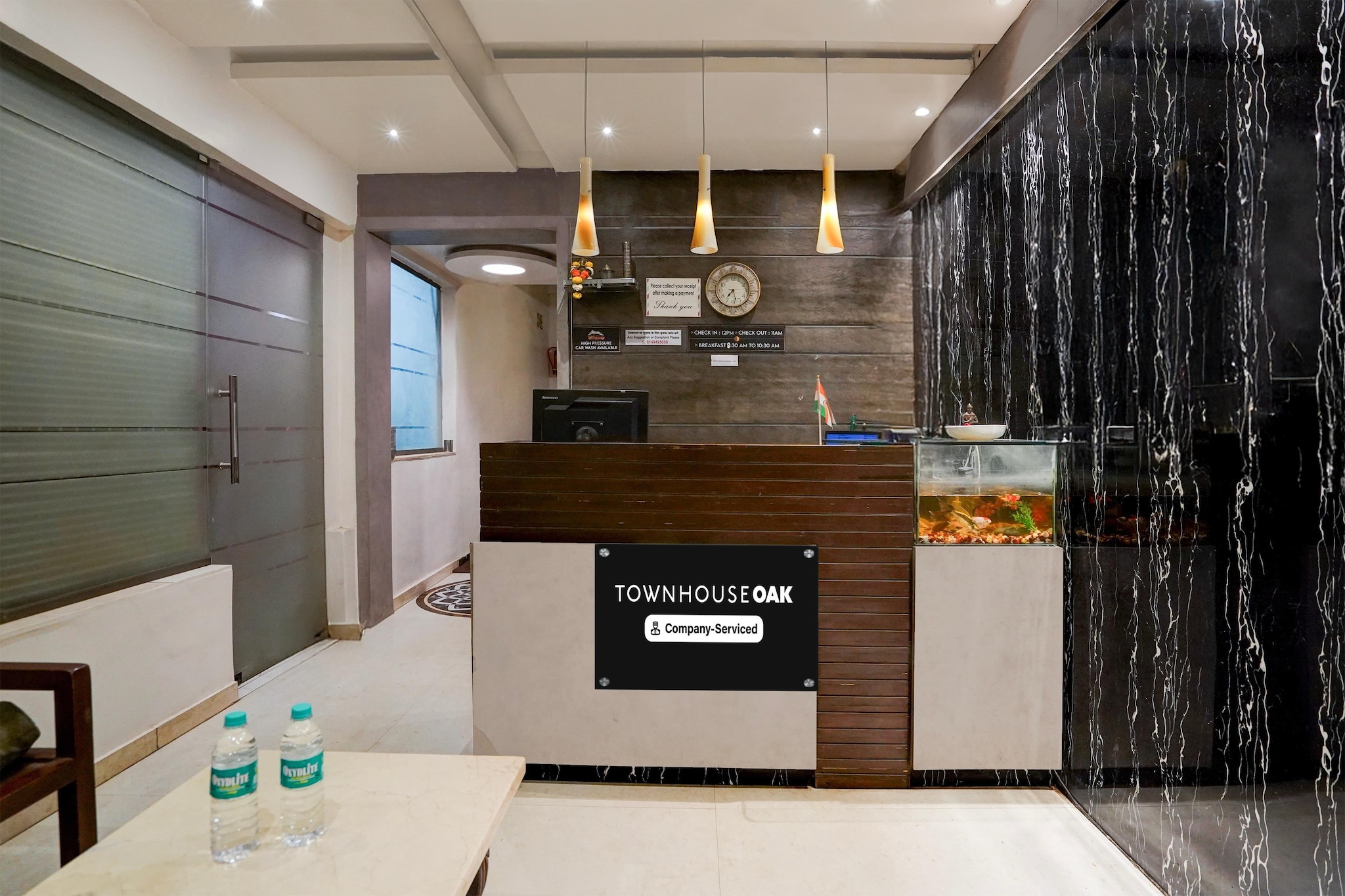 Ground floor: (bedroom(double bed, TV, seating area, air conditioning, Towels incl., telephone), bathroom(bathtub or shower, shower, washbasin, toilet, shampoo, body soap, hot water), parking, lift)