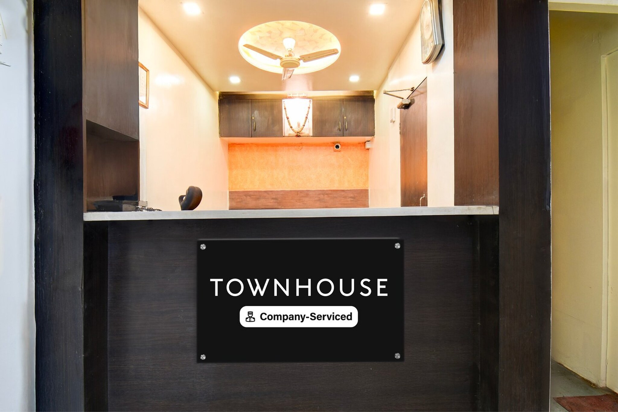 Ground floor: (bedroom(double bed, TV, seating area, air conditioning, Towels incl., telephone, Floor mattress), bathroom(bathtub or shower, shower, washbasin, toilet, shampoo, body soap, hot water), lift)