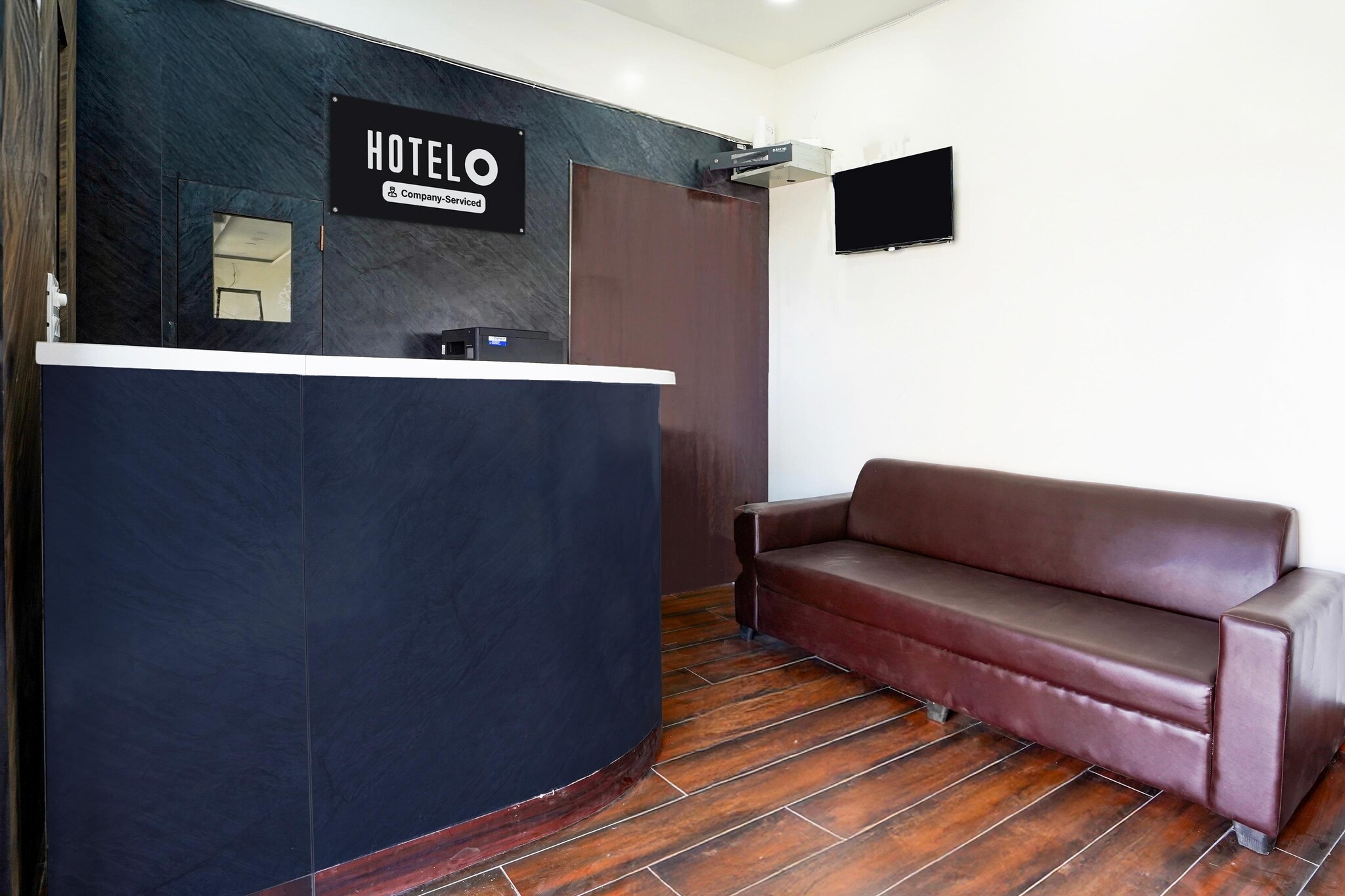 Ground floor: (bedroom(double bed, TV, seating area, air conditioning, telephone), bathroom(bathtub or shower, shower, washbasin, toilet, Towels incl., shampoo, body soap, hot water), parking)