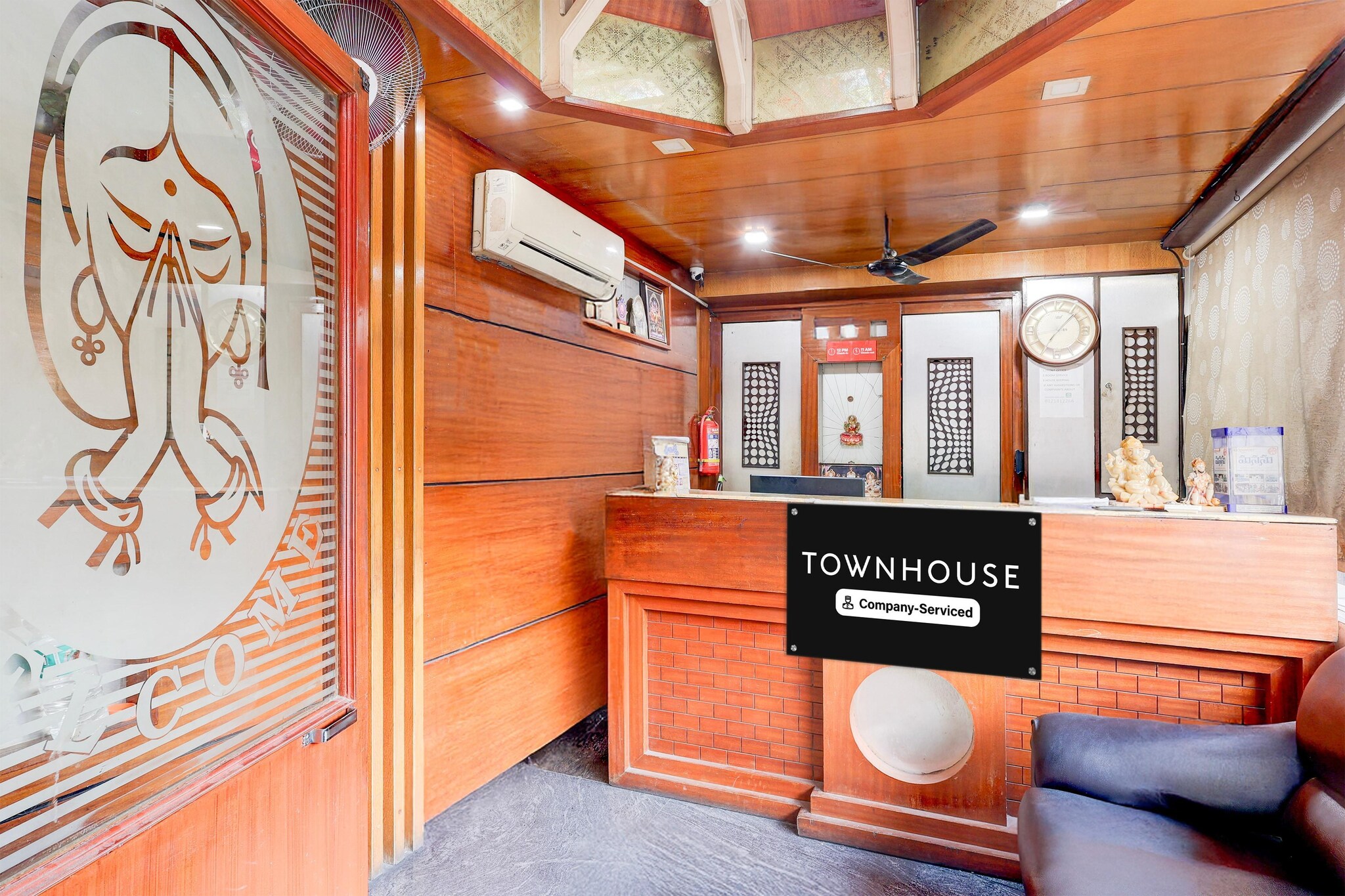 Ground floor: (bedroom(double bed, TV, seating area, air conditioning, telephone), bathroom(bathtub or shower, washbasin, toilet, Towels incl., shampoo, body soap, hot water), Parking, lift, Laundry Package for a fee)