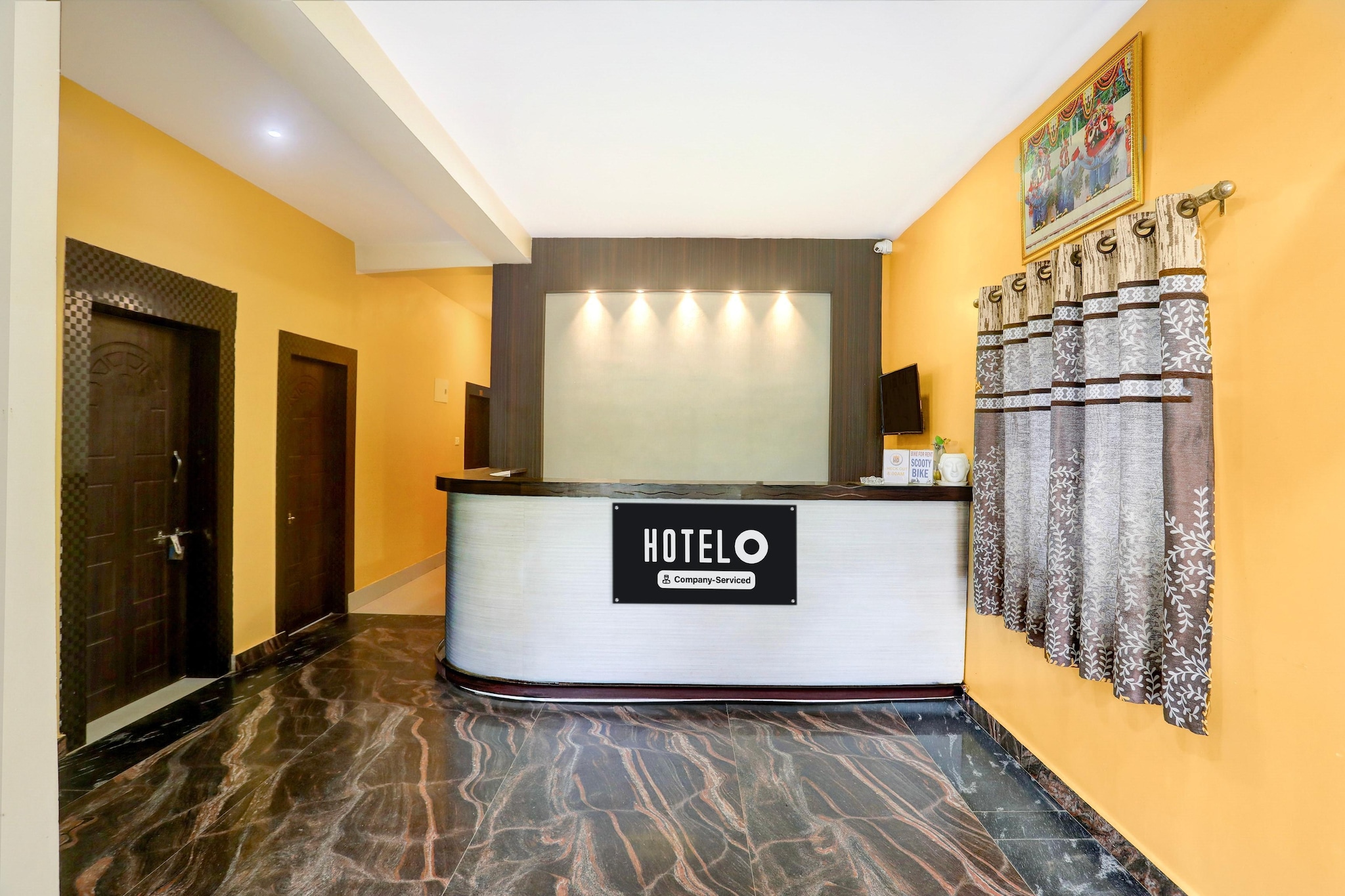 Ground floor: (bedroom(double bed, TV, seating area, electric kettle, air conditioning, telephone, Floor mattress), bathroom(bathtub or shower, shower, washbasin, toilet, Towels incl., shampoo, body soap, hot water))