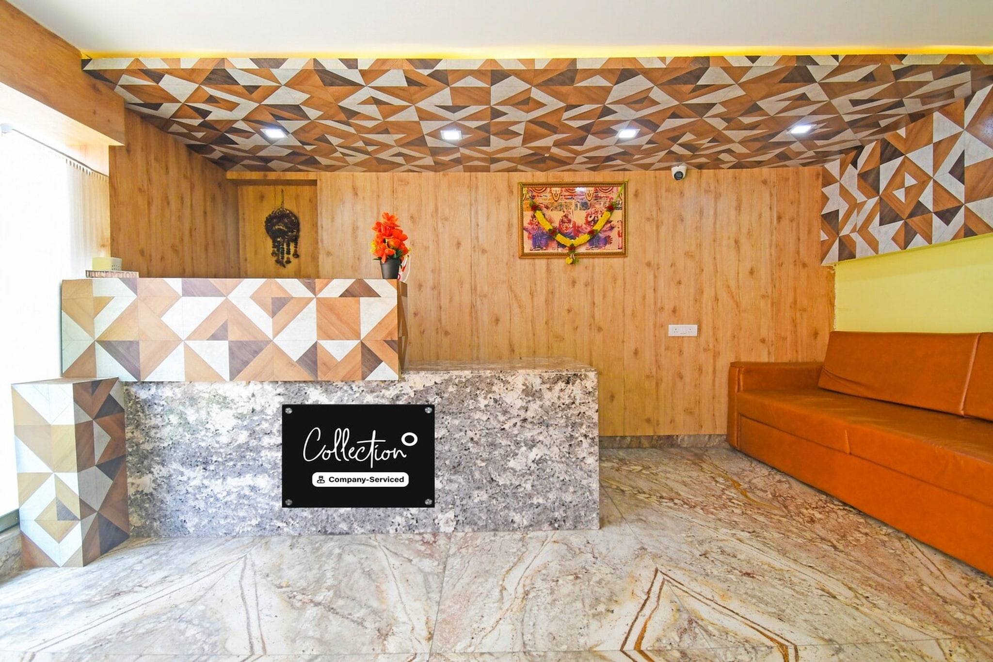 Ground floor: (bedroom(double bed, TV, seating area, air conditioning, telephone), bathroom(bathtub or shower, shower, washbasin, toilet, Towels incl., shampoo, body soap, hot water), parking, lift)