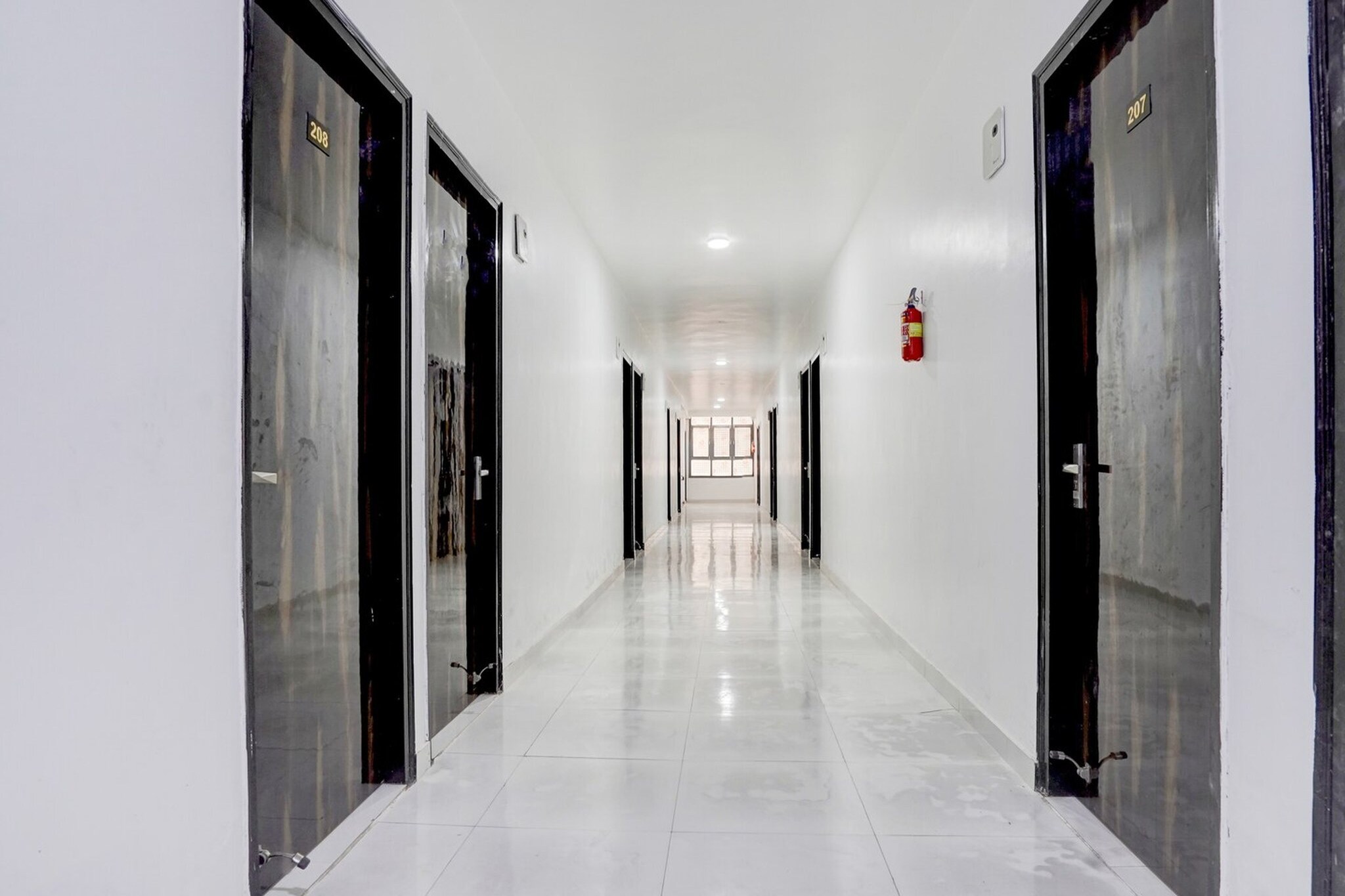 Ground floor: (bedroom(double bed, TV, seating area, electric kettle, air conditioning, telephone, Floor mattress), bathroom(bathtub or shower, shower, washbasin, toilet, Towels incl., shampoo, body soap, hot water), lift)
