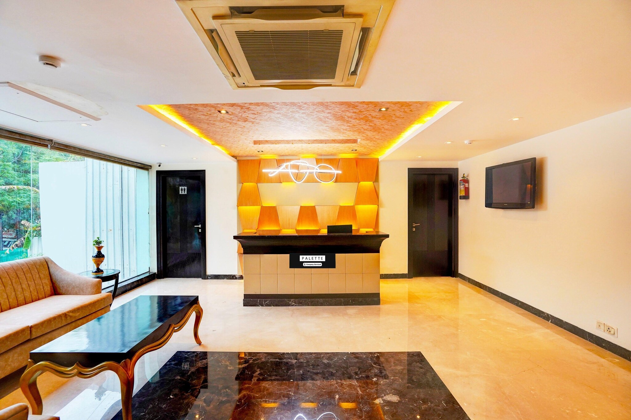 Ground floor: (bedroom(double bed, TV, seating area, electric kettle, air conditioning, Towels for a fee, telephone), bathroom, bathtub or shower, shower, washbasin, toilet, parking, hairdryer, shampoo, hot water)