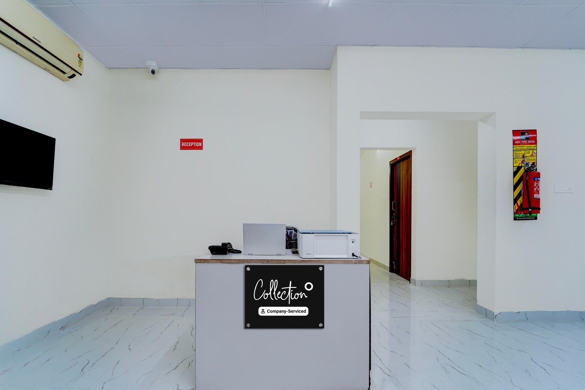 Ground floor: (bedroom(double bed, TV, telephone), bathroom(seating area, bathtub or shower, shower, washbasin, toilet, air conditioning, Towels incl., shampoo, body soap, hot water), Parking)