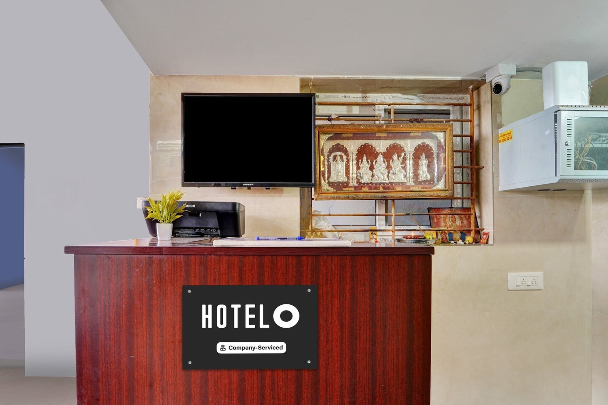 Comfortable Accommodations: Super Hotel O Jaganath Nagar in Coimbatore offers 4-star comfort with free WiFi, air-conditioning, private bathrooms, work desks, and seating areas. Each room includes a TV, wardrobe, and free toiletries.
Convenient Facilities: Guests can enjoy a lounge, 24-hour front desk, family rooms, and room service. The hotel provides a relaxing environment with a seating area and a work desk, ensuring a pleasant stay.
Prime Location: Located 5 km from Coimbatore International Airport, the hotel is near Codissia Trade Fair Complex (3.1 km), Coimbatore Junction (8 km), and Podanur Junction (11 km). Reception staff speak English and Hindi.
Guest Satisfaction: Guests appreciate the attentive staff, comfortable rooms, and cleanliness, making it a preferred choice for travellers.
Check-in is only available to guests aged 18 and above. Please provide a government-issued ID to confirm your age.