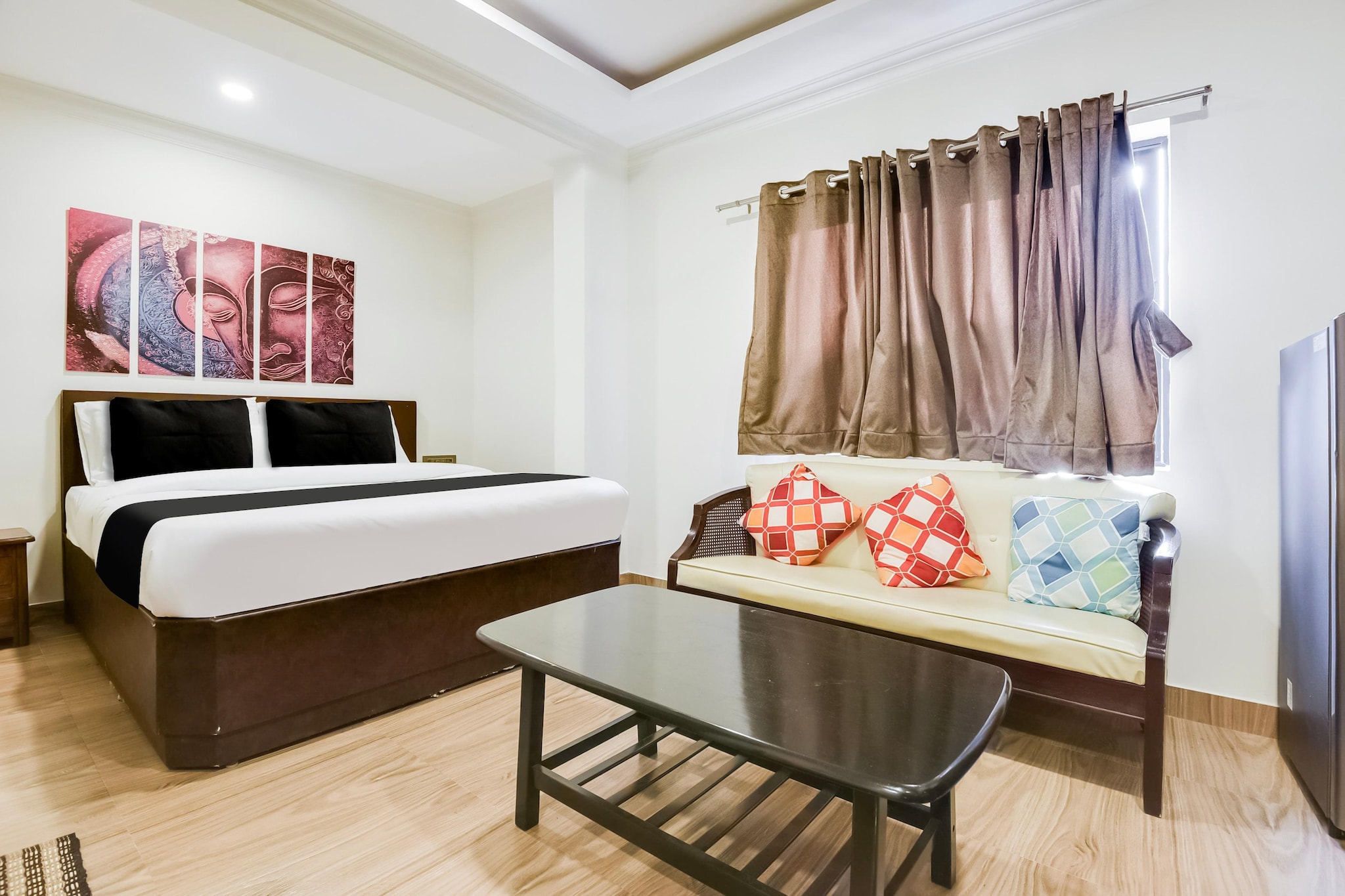 Unmarried couples are warmly welcome at this property.
Guests with local ID proof are warmly welcome.
Complimentary early check-in – Subject to availability.
Check-in is only available to guests aged 18 and above. Please provide a government-issued ID to confirm your age.