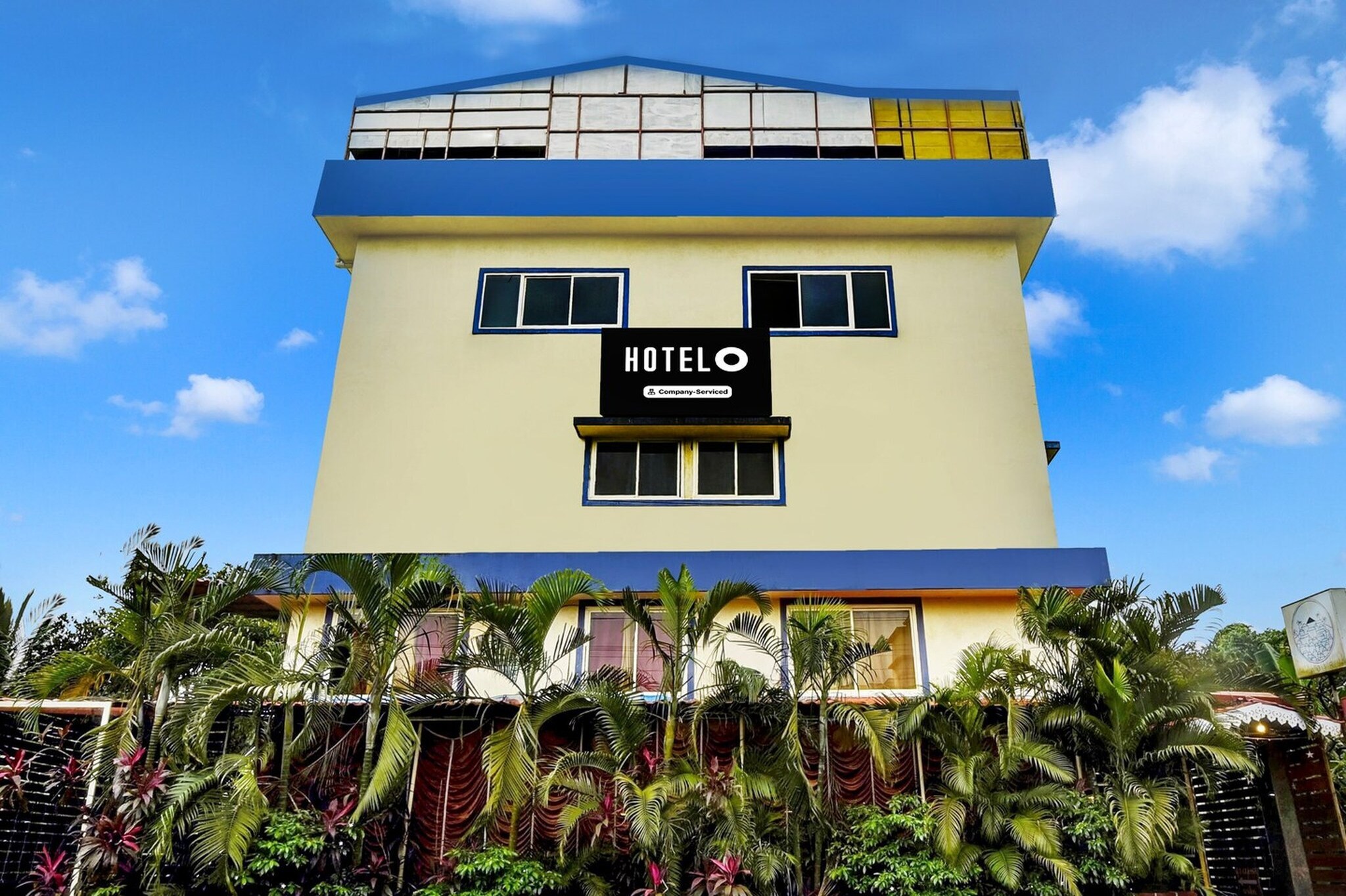 Comfortable Accommodations: Super Hotel O Porvorim Near Mall De Goa in Porvorim offers family rooms with air-conditioning, private bathrooms, work desks, and free WiFi throughout the property. Each room includes a seating area, TV, and wardrobe.

Convenient Facilities: Guests can enjoy a lounge, 24-hour front desk, and room service. Additional amenities include free toiletries, showers, and a work desk.

Prime Location: Located 29 km from Manohar Parrikar International Airport, the hotel is near attractions such as Basilica Of Bom Jesus (15 km), Church Of Saint Cajetan (15 km), and Fort Aguada (12 km).

Guest Satisfaction: Guests appreciate the attentive staff, clean bathrooms, and comfortable rooms.

Unmarried couples are warmly welcome at this property.
Guests with local ID proof are warmly welcome.
Early Check-In Policy: A full day’s room rate will be charged for check-ins before 6:00 AM. Complimentary early check-in is available between 6:00 AM and 10:00 AM, subject to room availability.
Check-in is only available to guests aged 18 and above. Please provide a government-issued ID to confirm your age.